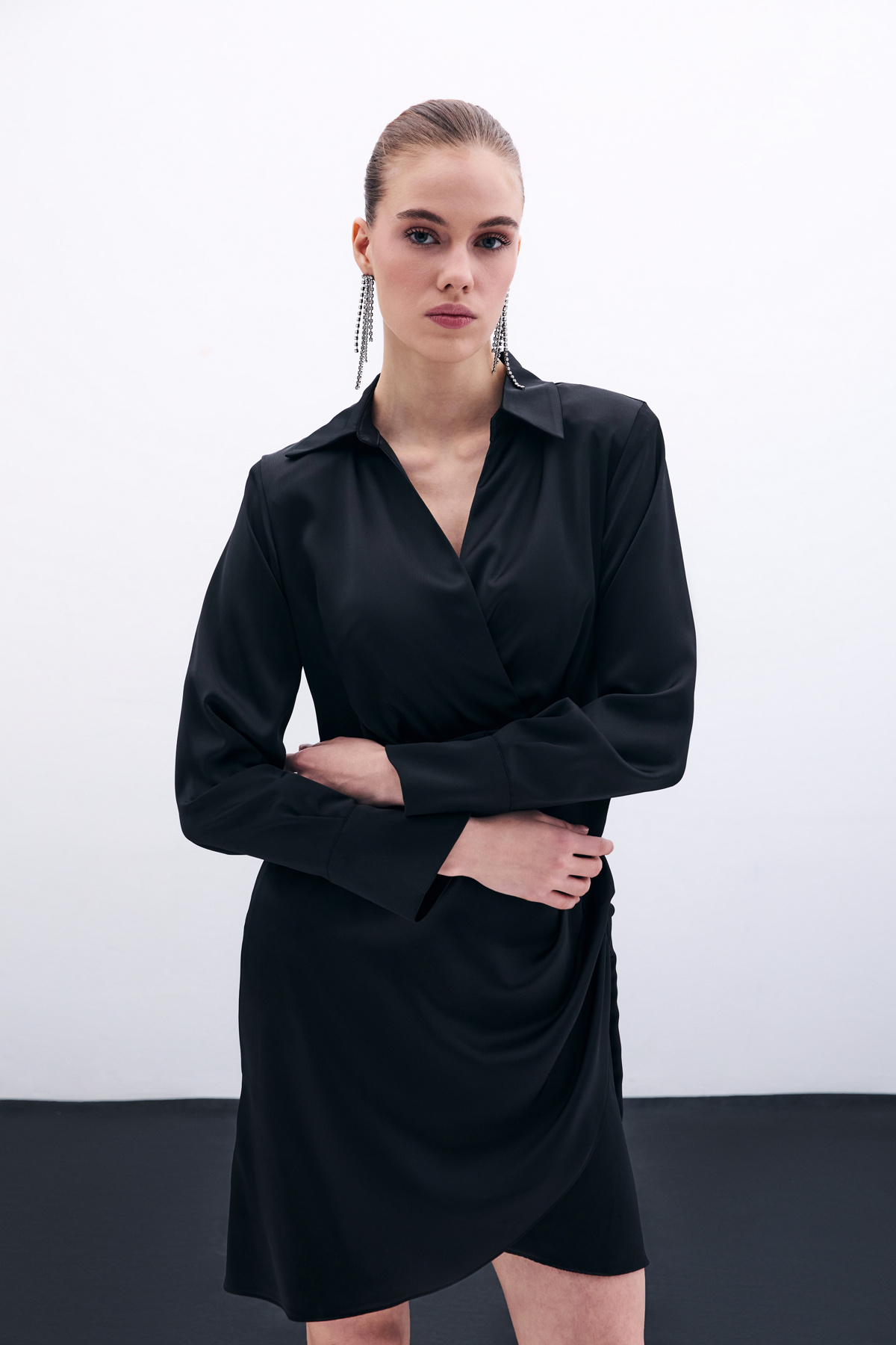 Kruvaze Saten Elbise - Siyah