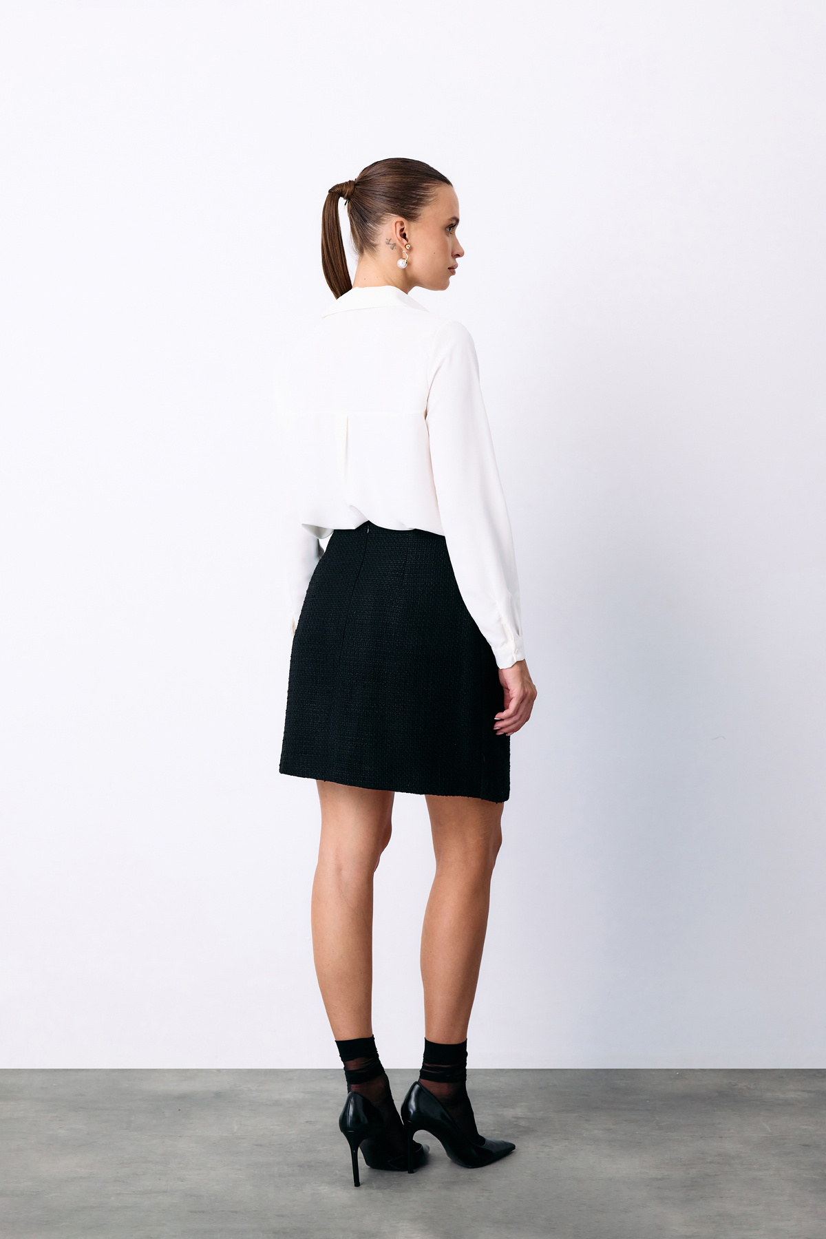 Kruvaze Süs Cepli Kısa Etek - SİYAH