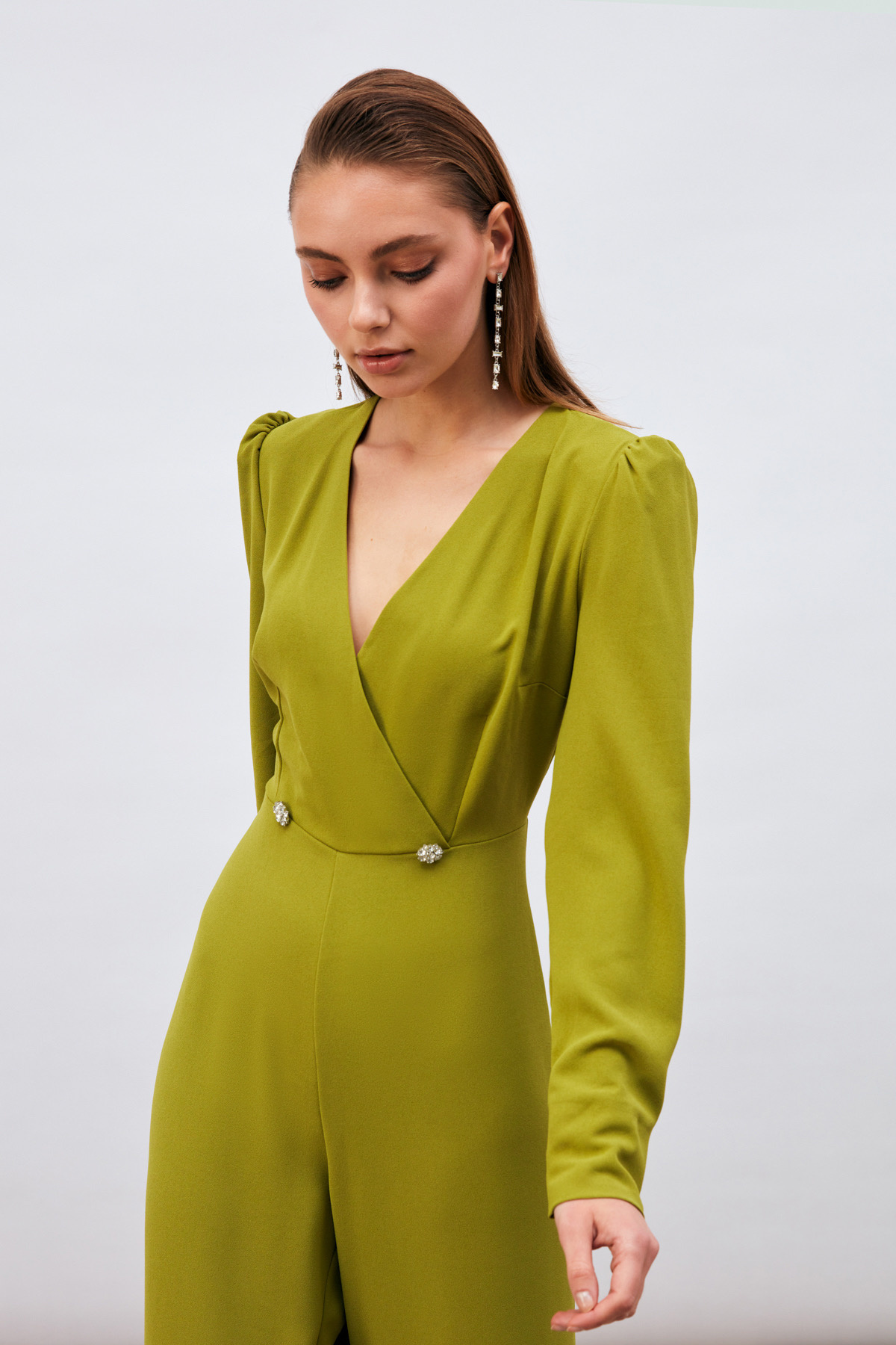 Kruvaze Süs Taşlı Krep Tulum - YAĞ YEŞİLİ