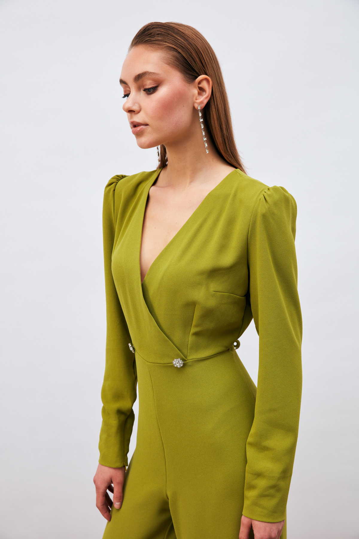 Kruvaze Süs Taşlı Krep Tulum - YAĞ YEŞİLİ