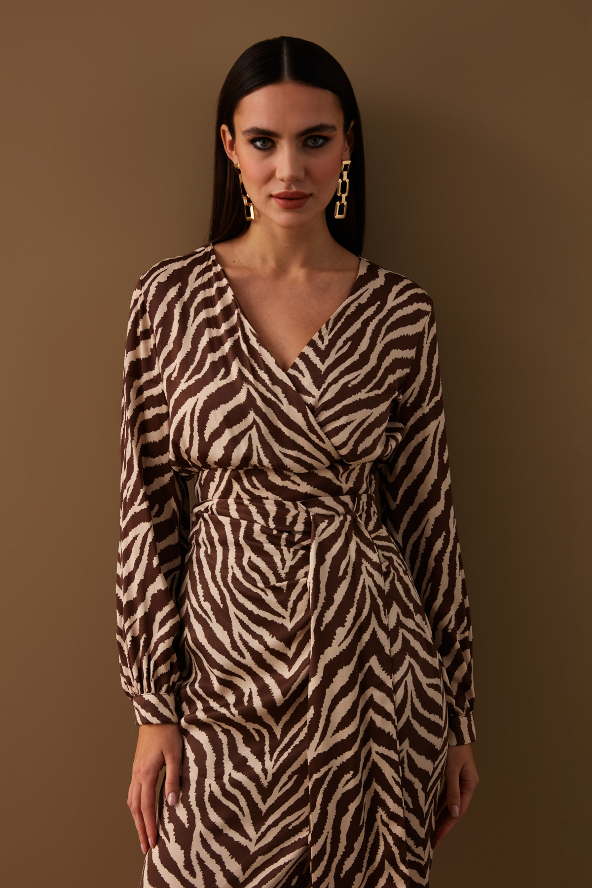 Kruvaze Zebra Desenli Saten Bluz - KAHVE