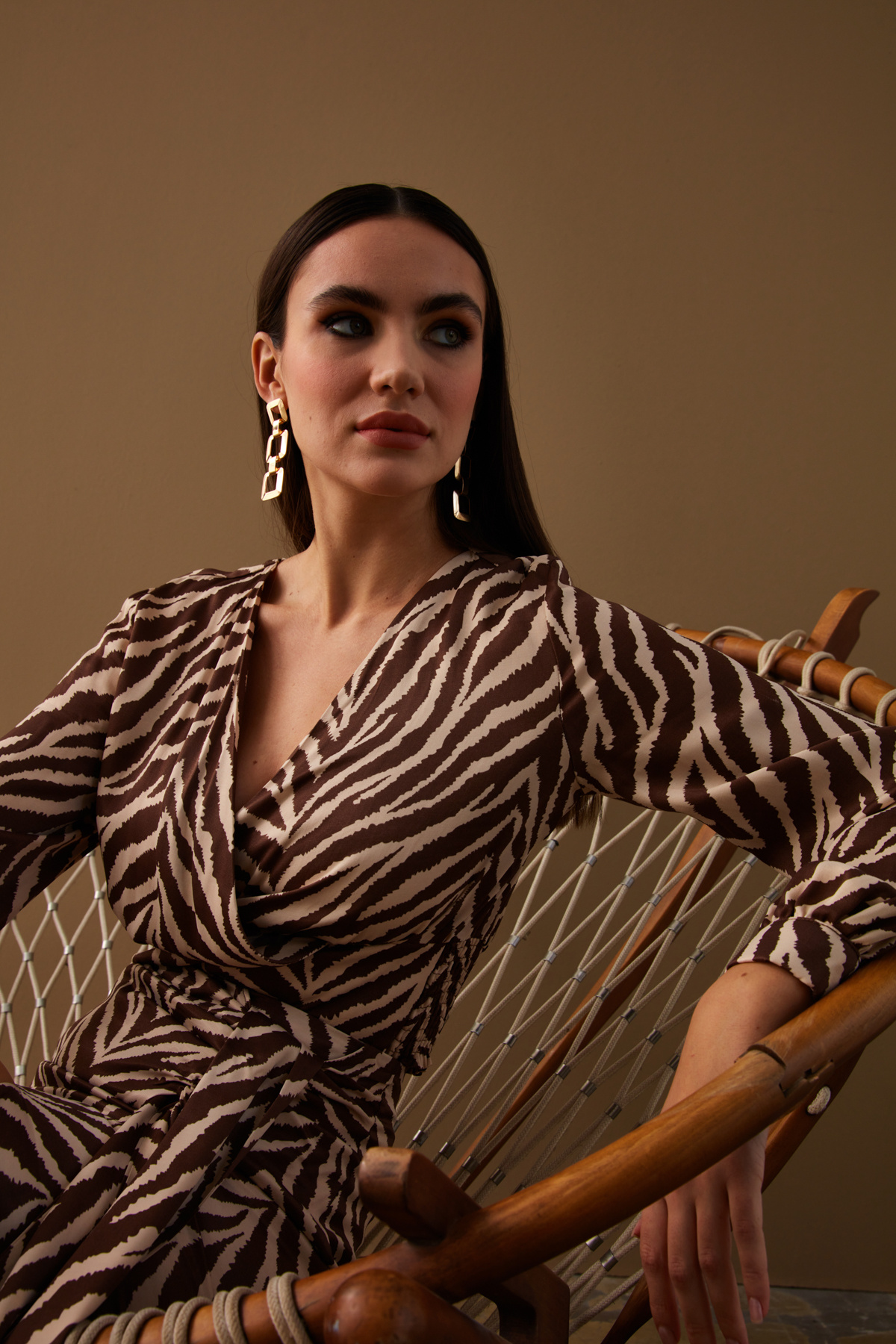 Kruvaze Zebra Desenli Saten Bluz - KAHVE