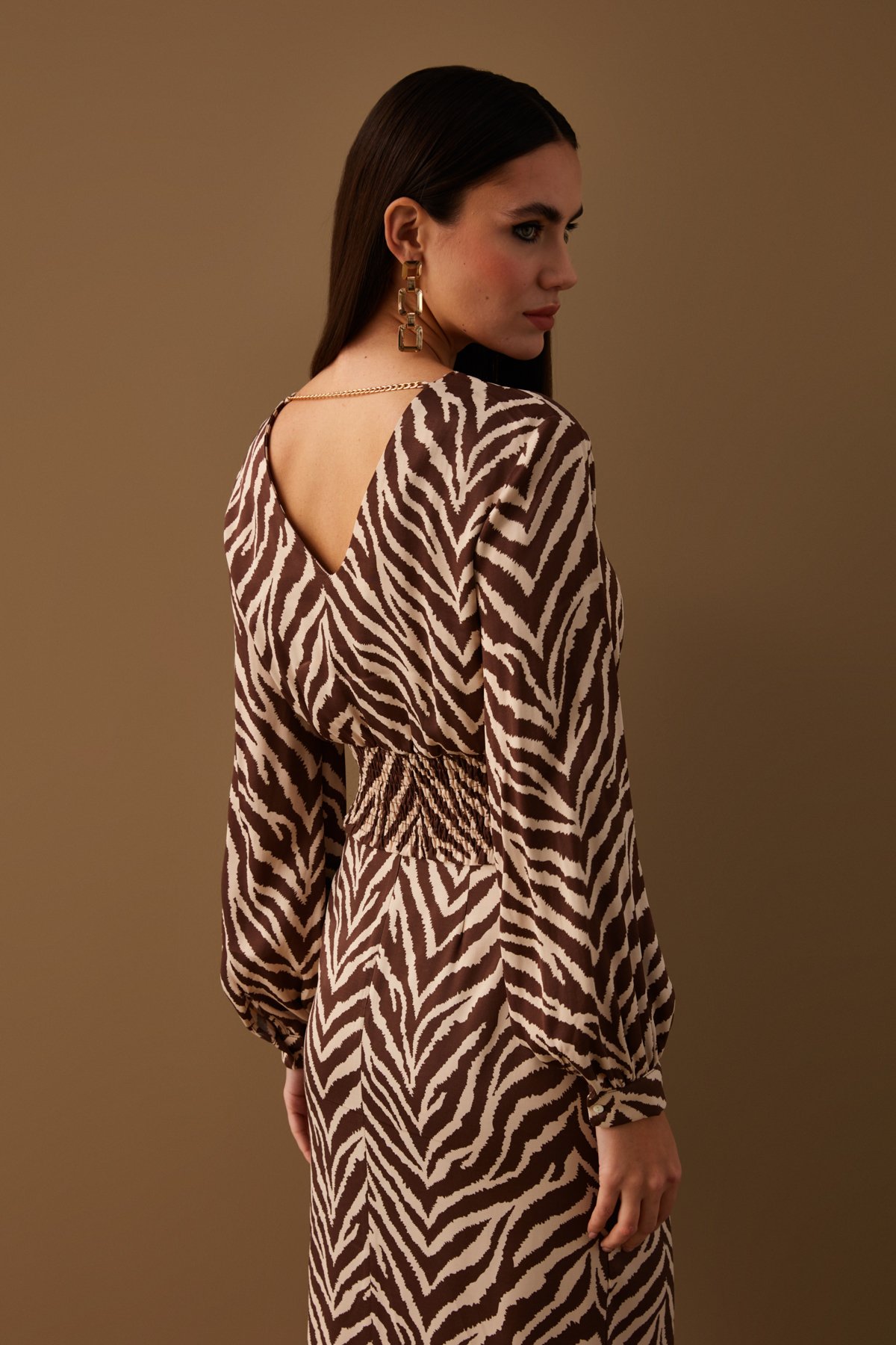 Kruvaze Zebra Desenli Saten Bluz - KAHVE