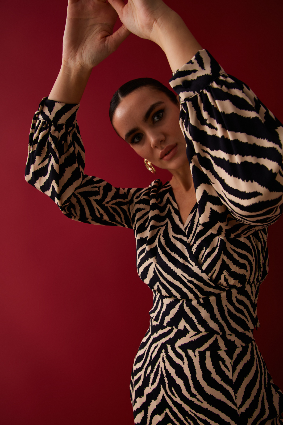 Kruvaze Zebra Desenli Saten Bluz - SİYAH