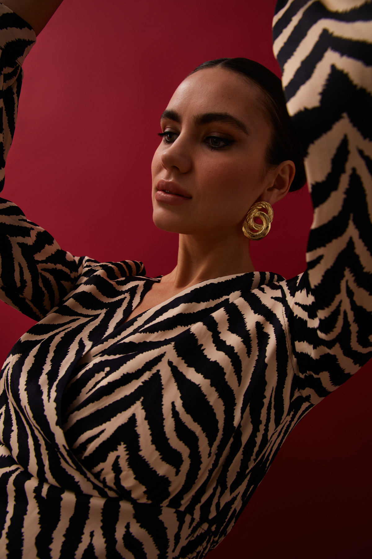 Kruvaze Zebra Desenli Saten Bluz - SİYAH