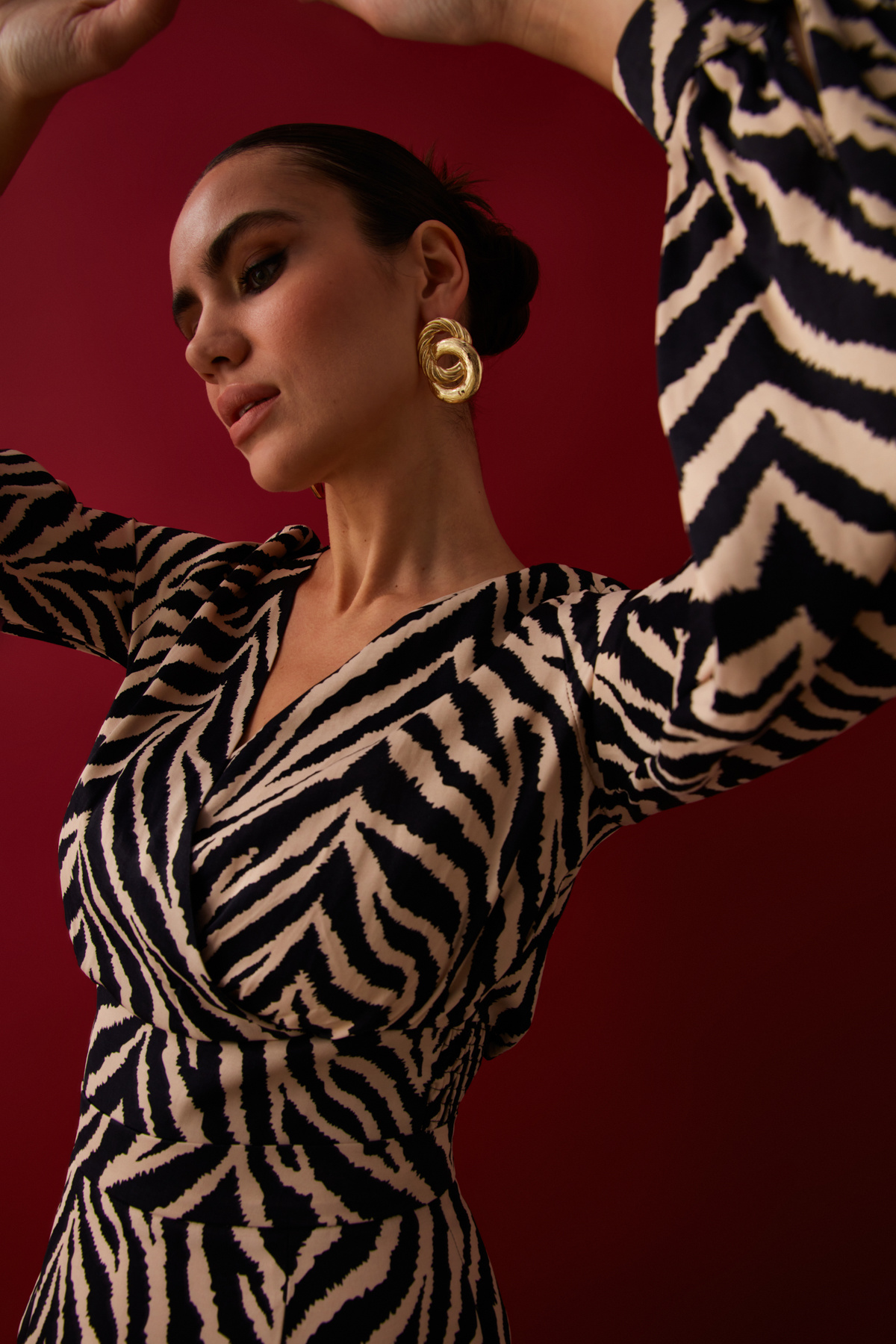 Kruvaze Zebra Desenli Saten Bluz - SİYAH