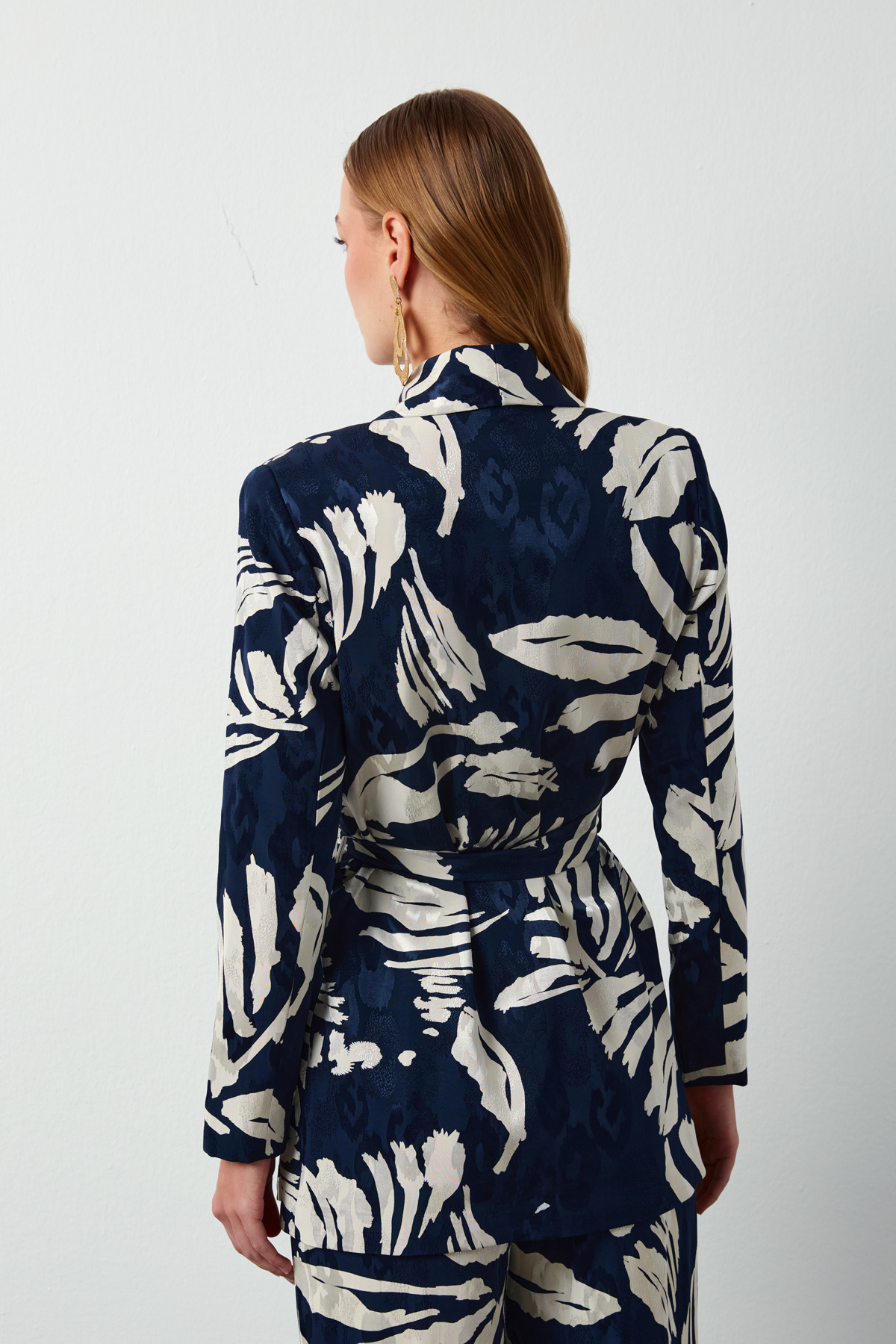 Kuşaklı Çiçek Desenli Saten Ceket - LACİVERT