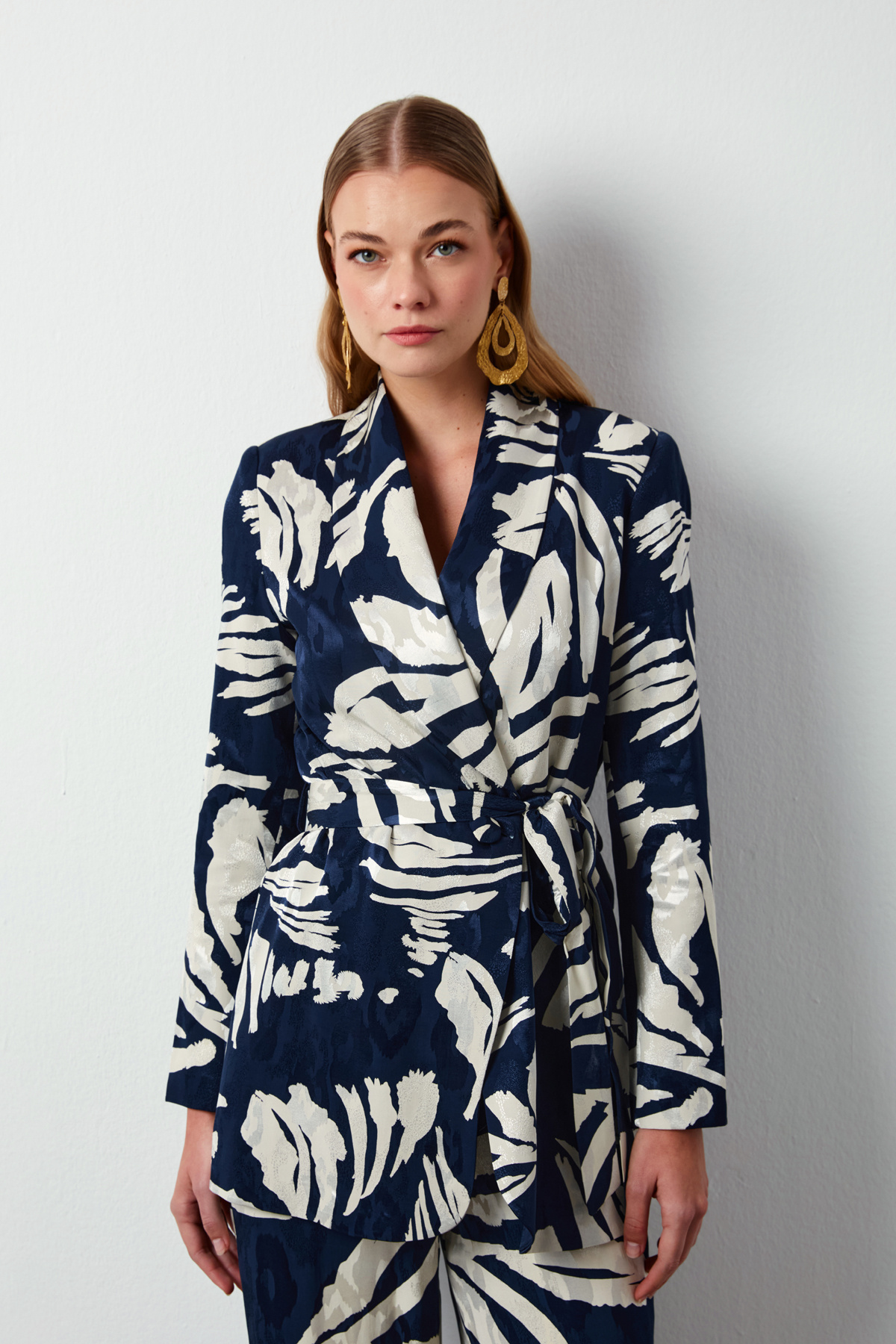 Kuşaklı Çiçek Desenli Saten Ceket - LACİVERT