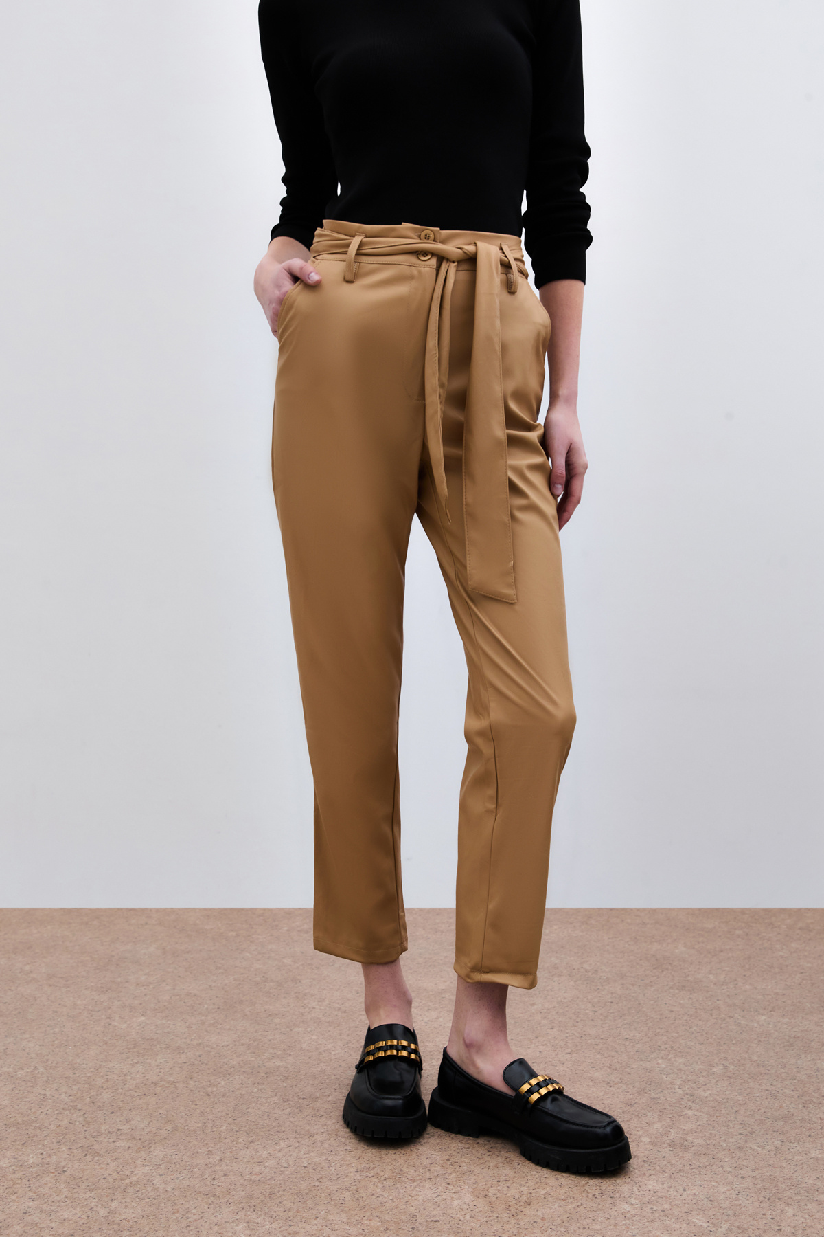 Kuşaklı Deri Pantolon - BEJ