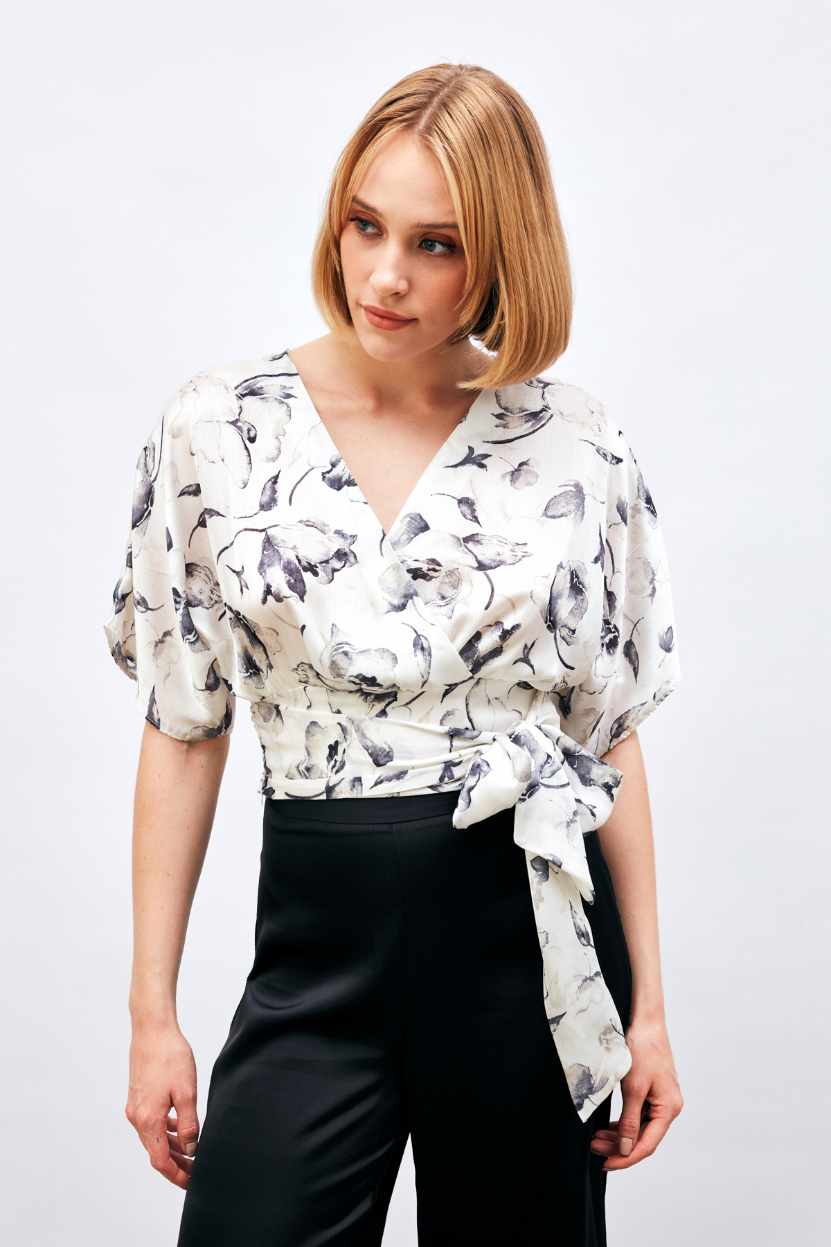 Kuşaklı Desenli Kruvaze Bluz - SİYAH