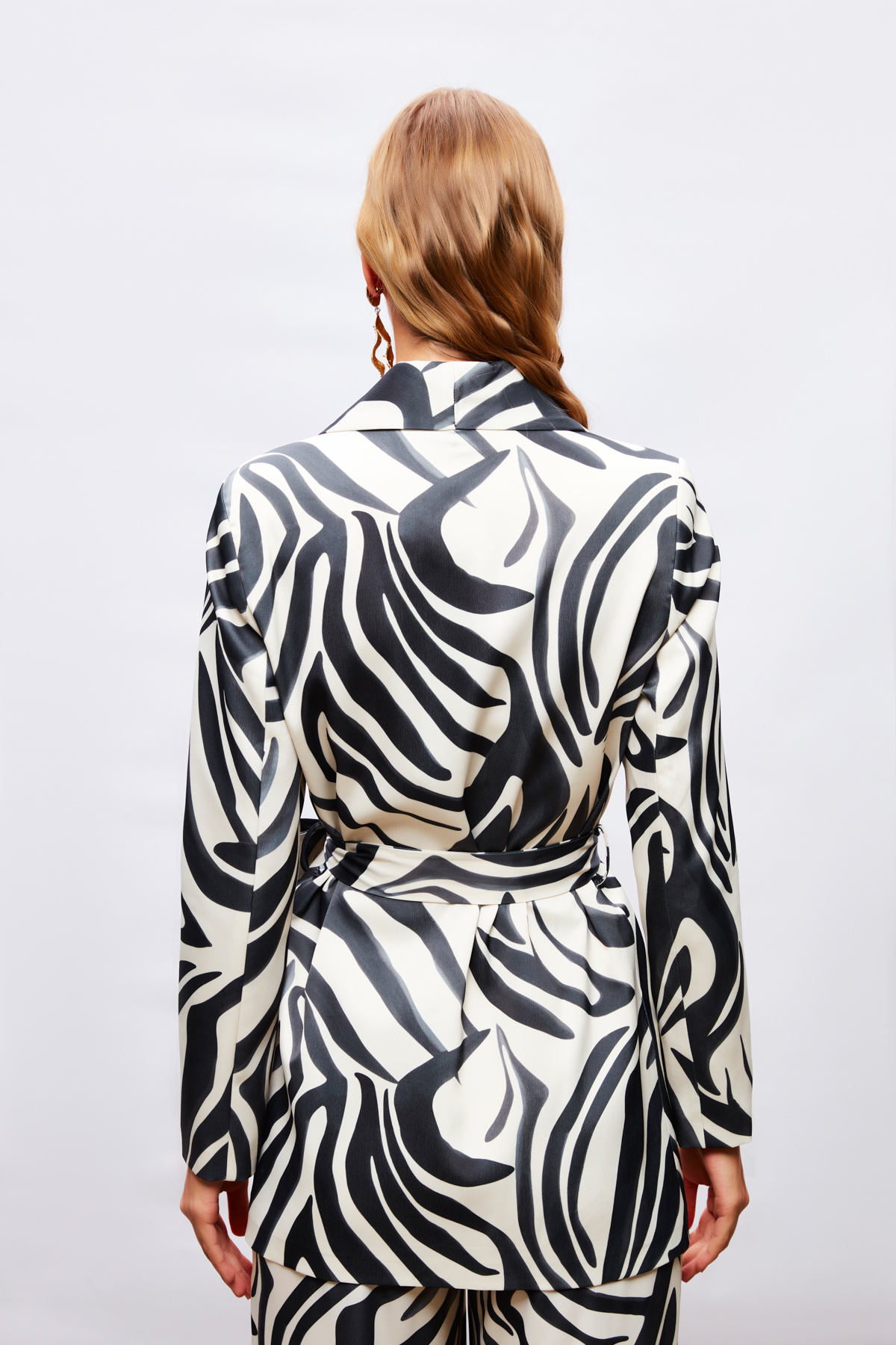 Kuşaklı Desenli Saten Ceket - SİYAH