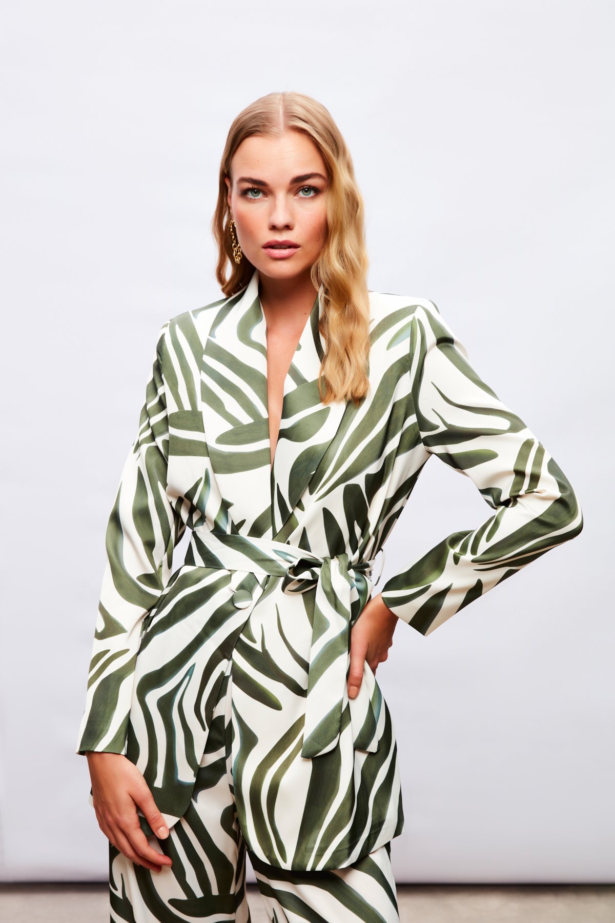 Kuşaklı Desenli Saten Ceket - YEŞİL