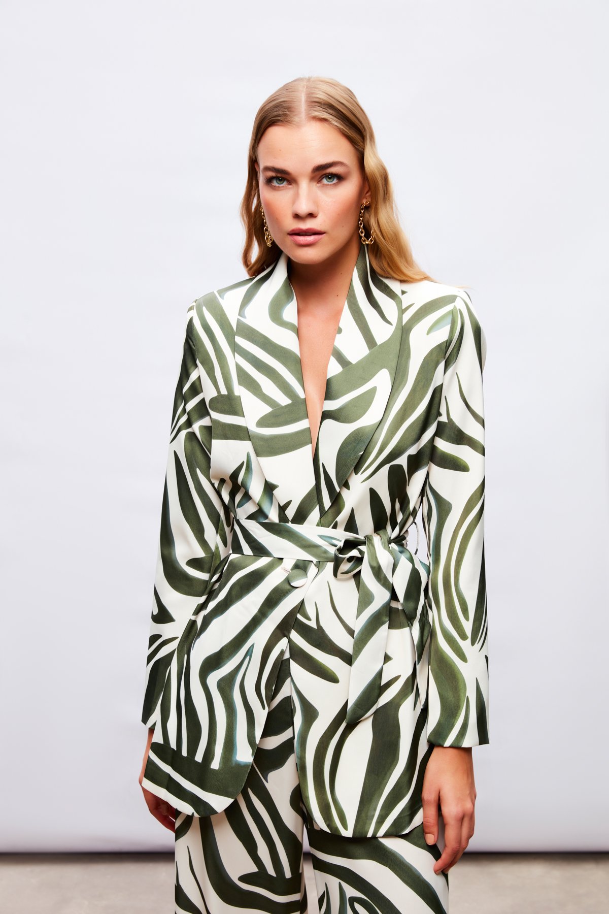 Kuşaklı Desenli Saten Ceket - YEŞİL