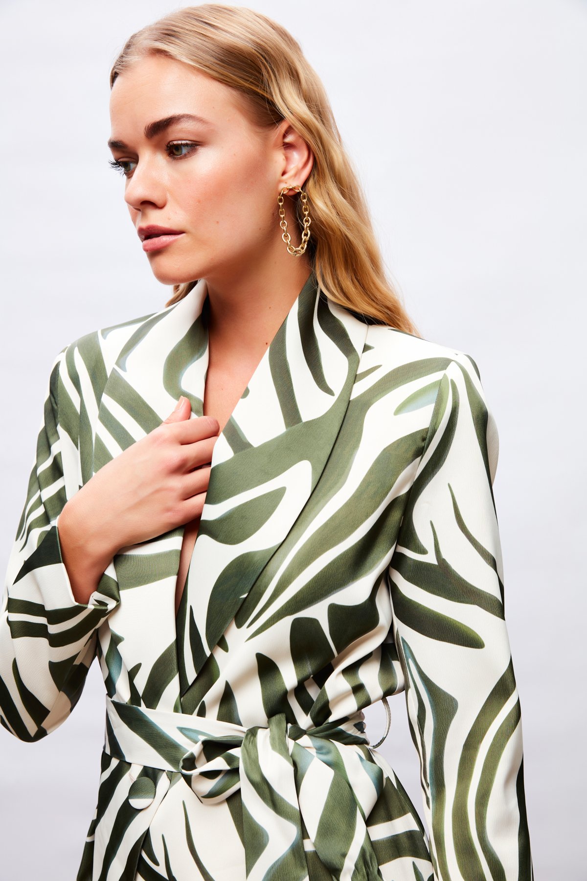 Kuşaklı Desenli Saten Ceket - YEŞİL