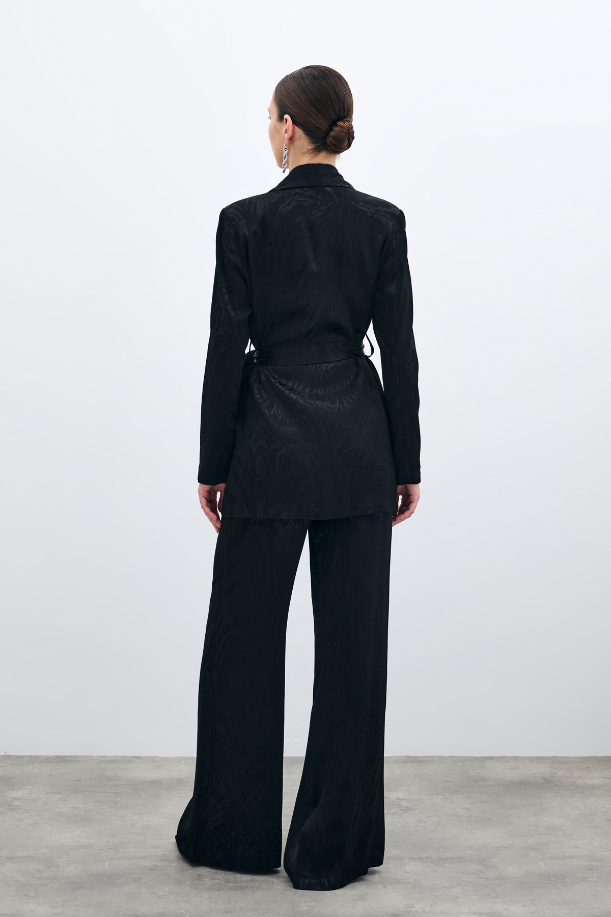 Kuşaklı Desenli Uzun Ceket - Siyah