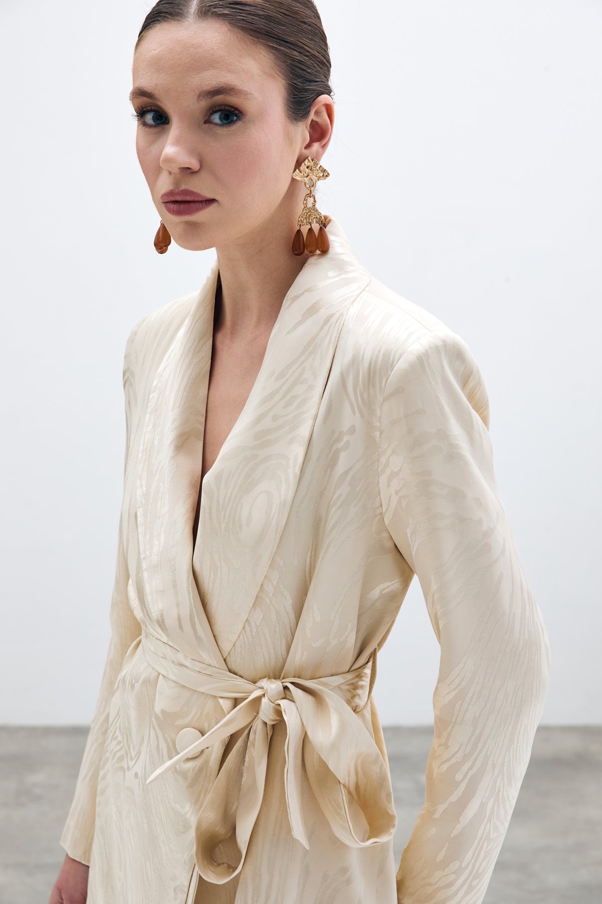 Kuşaklı Desenli Uzun Ceket - Taş