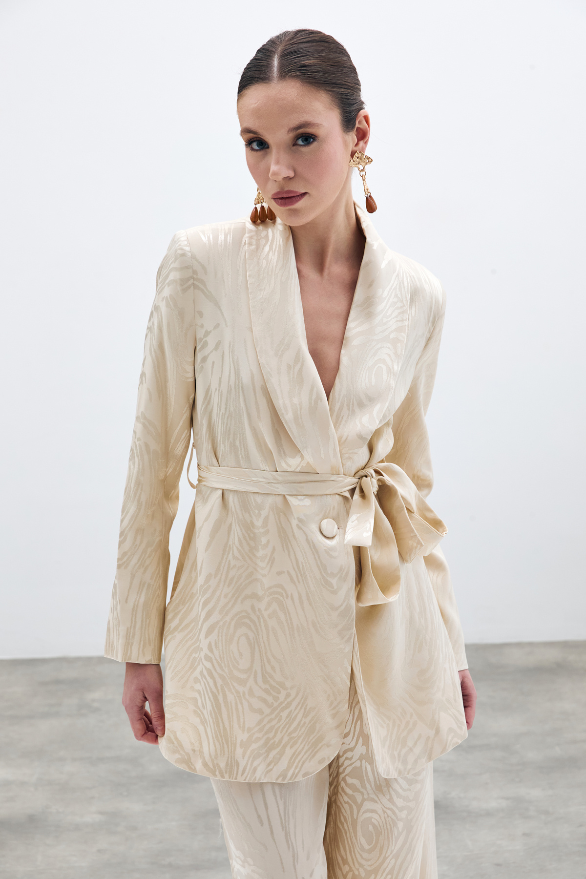 Kuşaklı Desenli Uzun Ceket - Taş