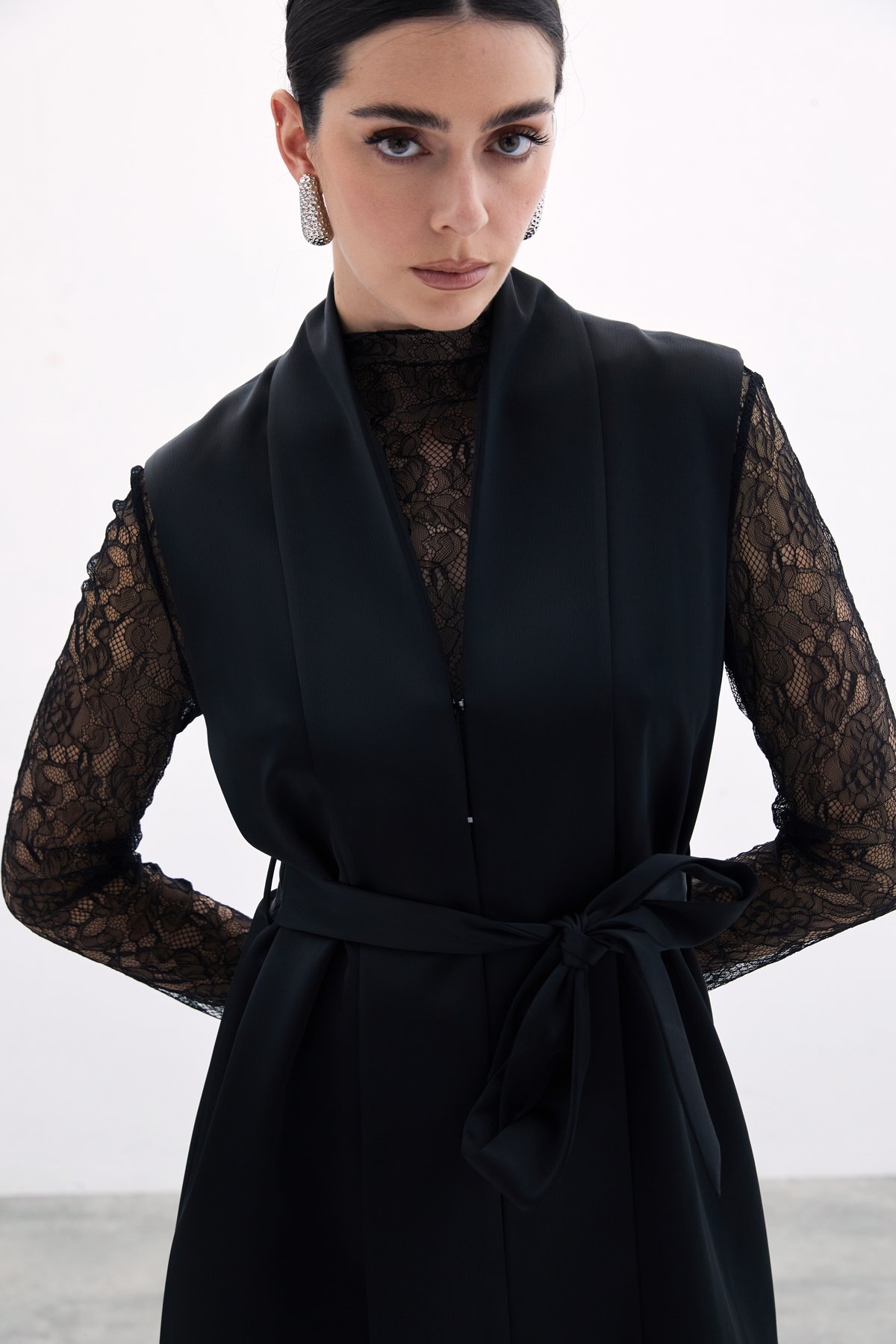 Kuşaklı Saten Yelek - Siyah