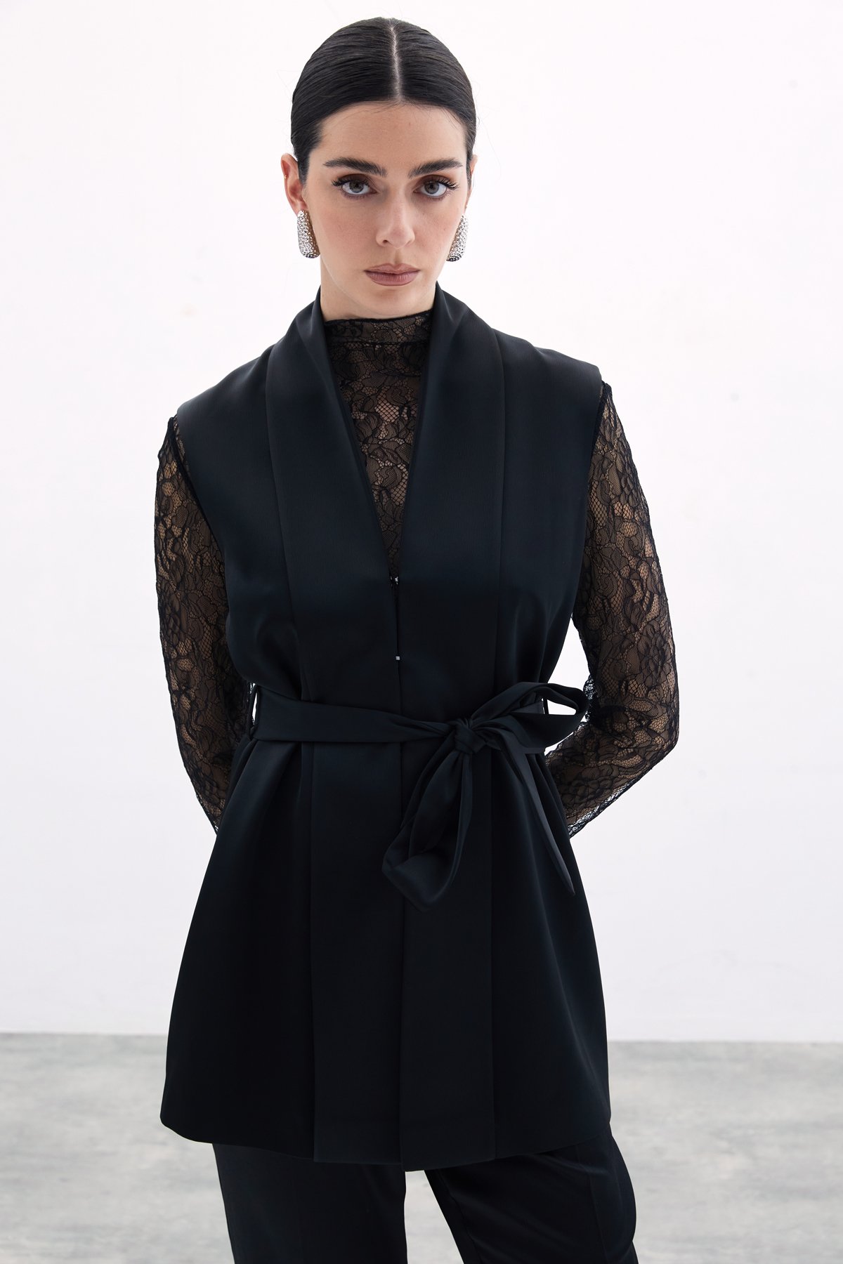 Kuşaklı Saten Yelek - Siyah