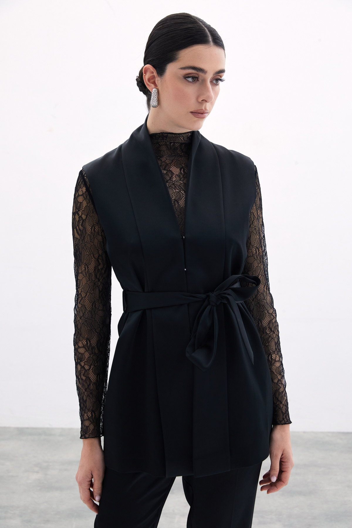 Kuşaklı Saten Yelek - Siyah