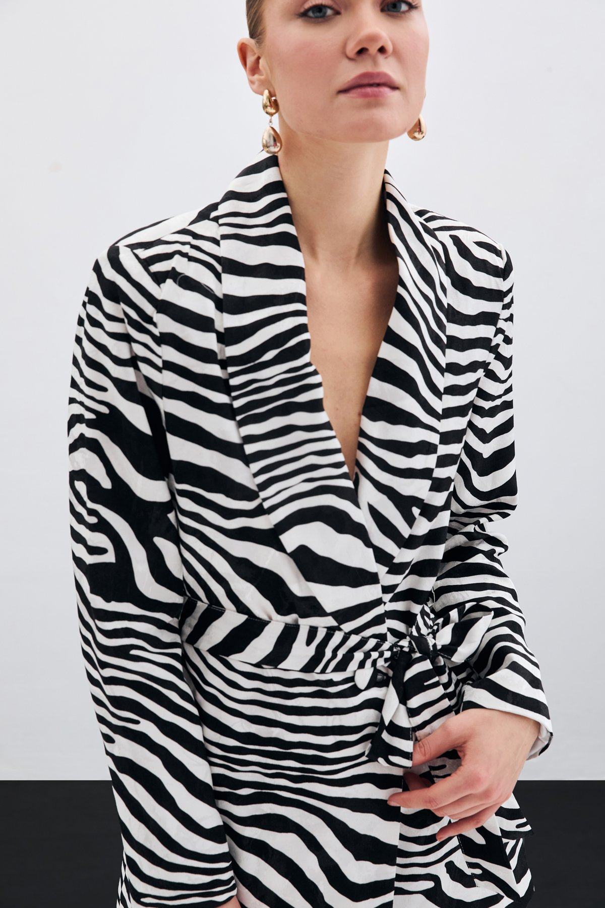 Kuşaklı Zebra Ceket - Siyah