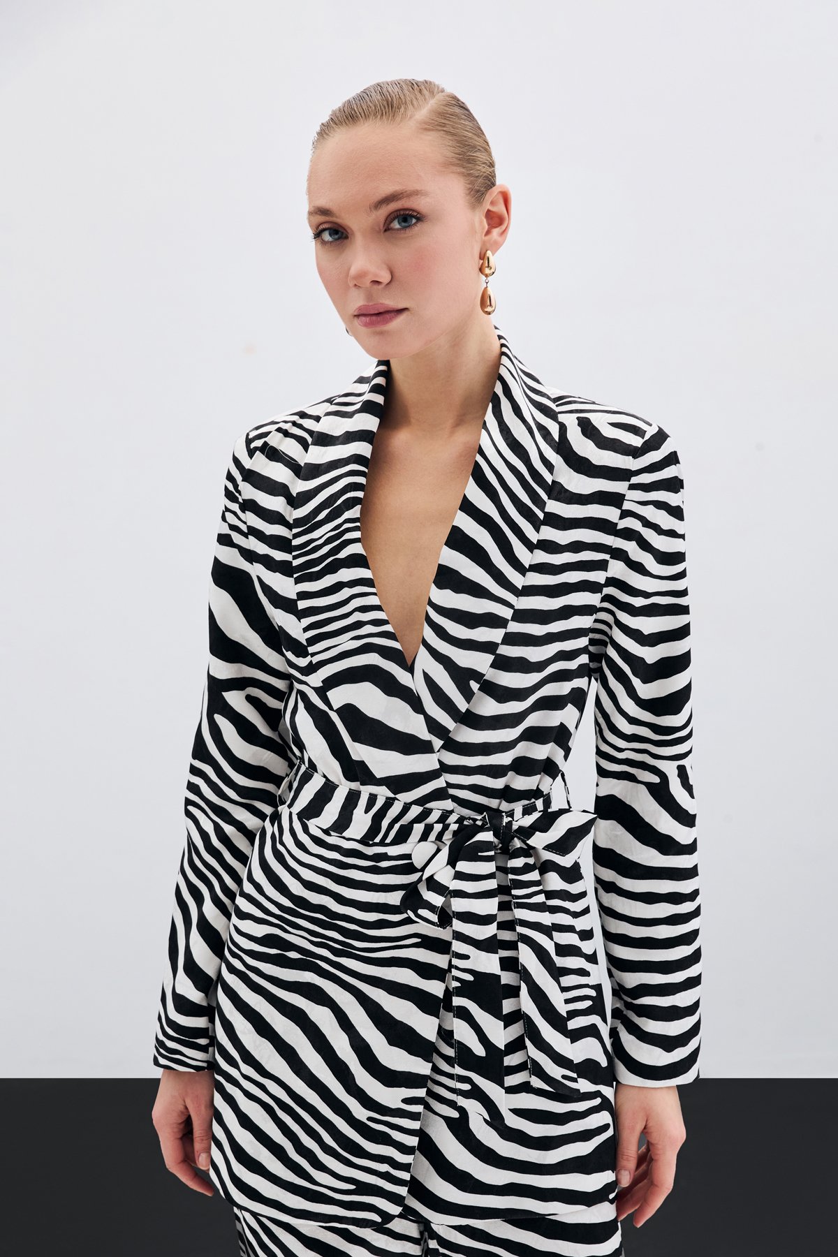 Kuşaklı Zebra Ceket - Siyah