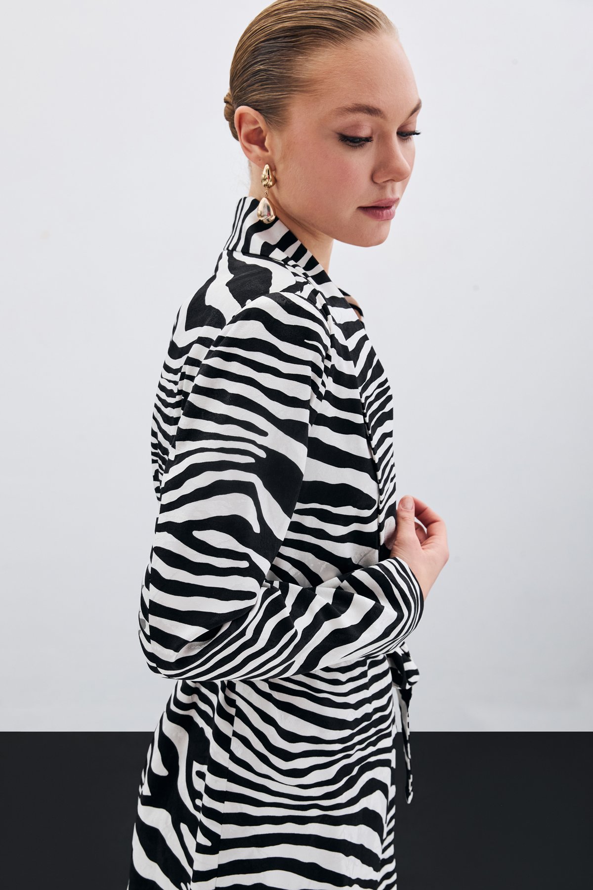 Kuşaklı Zebra Ceket - Siyah