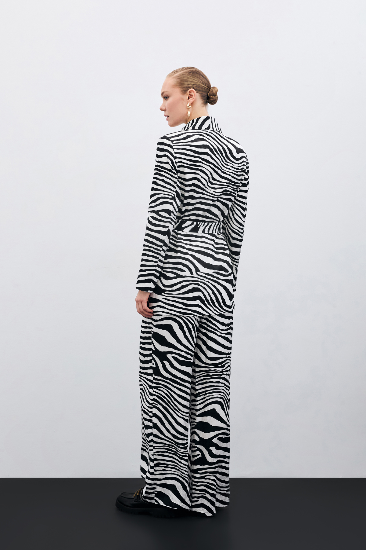 Kuşaklı Zebra Ceket - Siyah