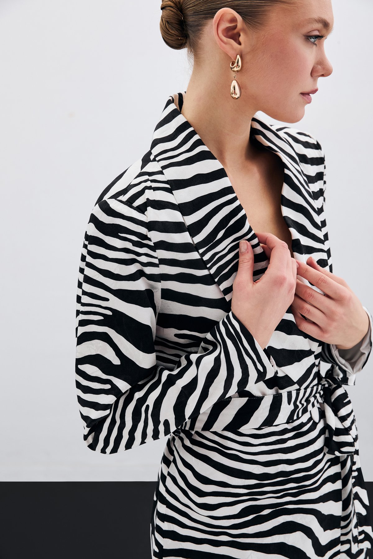 Kuşaklı Zebra Ceket - Siyah