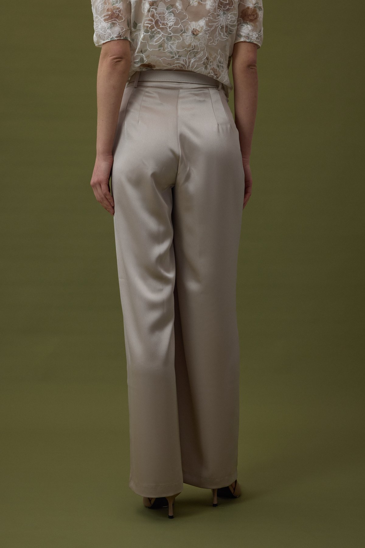 Lisa Kemer Detaylı Saten Pantolon - Taş