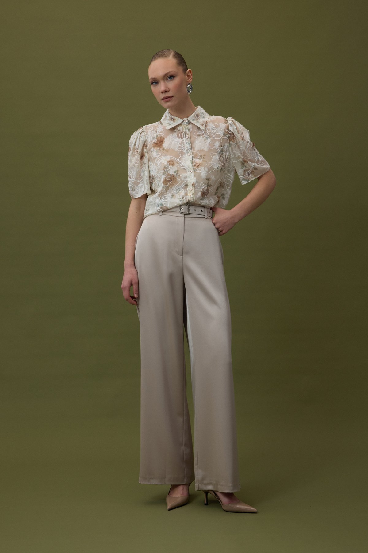 Lisa Kemer Detaylı Saten Pantolon - Taş