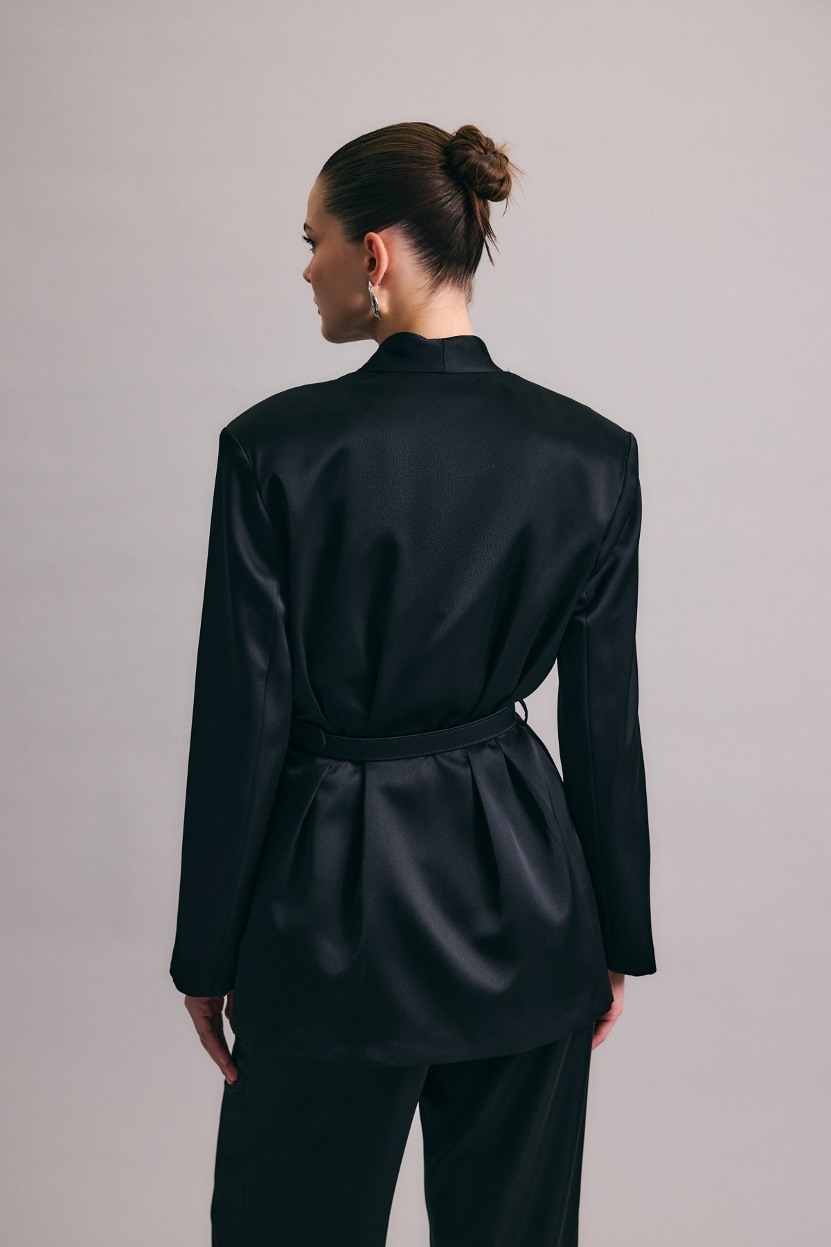 Lisa Kemerli Saten Ceket - Siyah