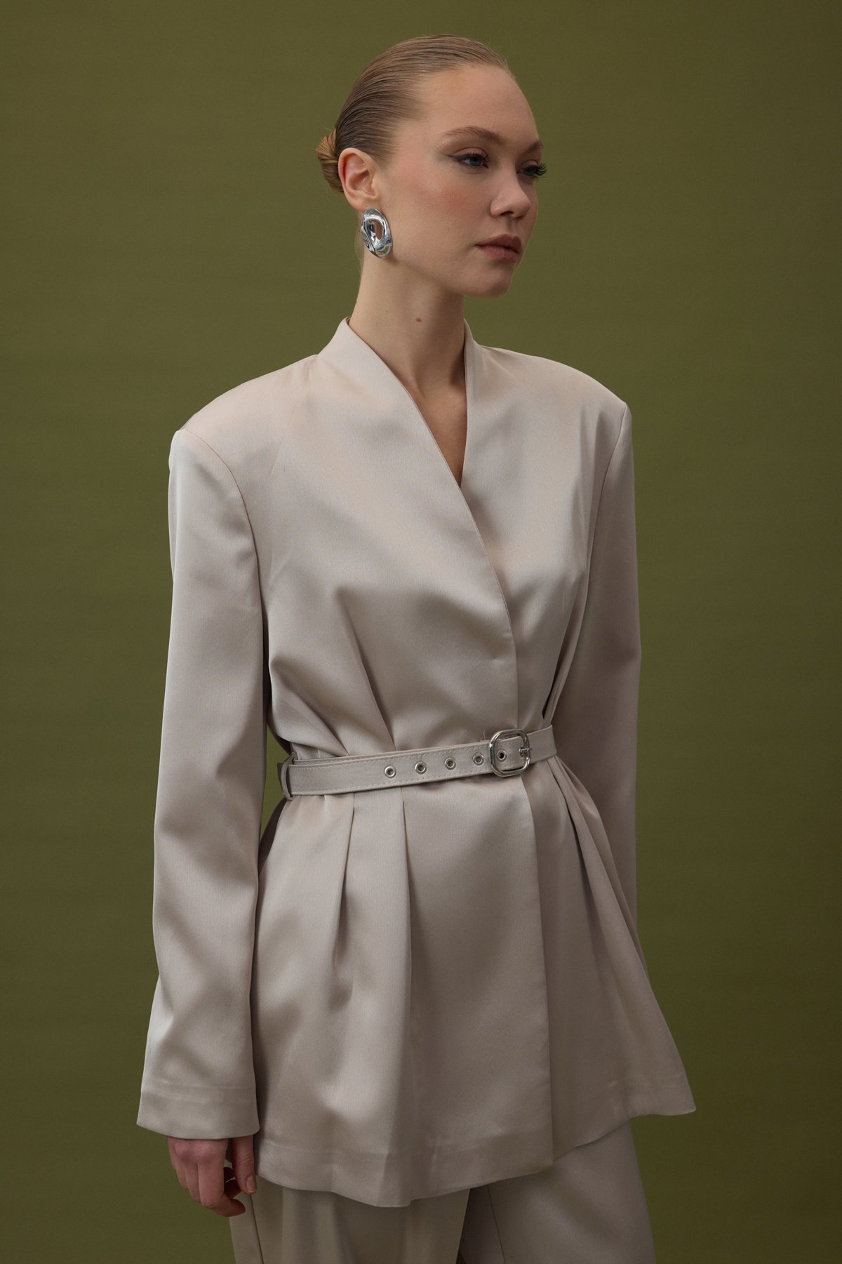 Lisa Kemerli Saten Ceket - Taş