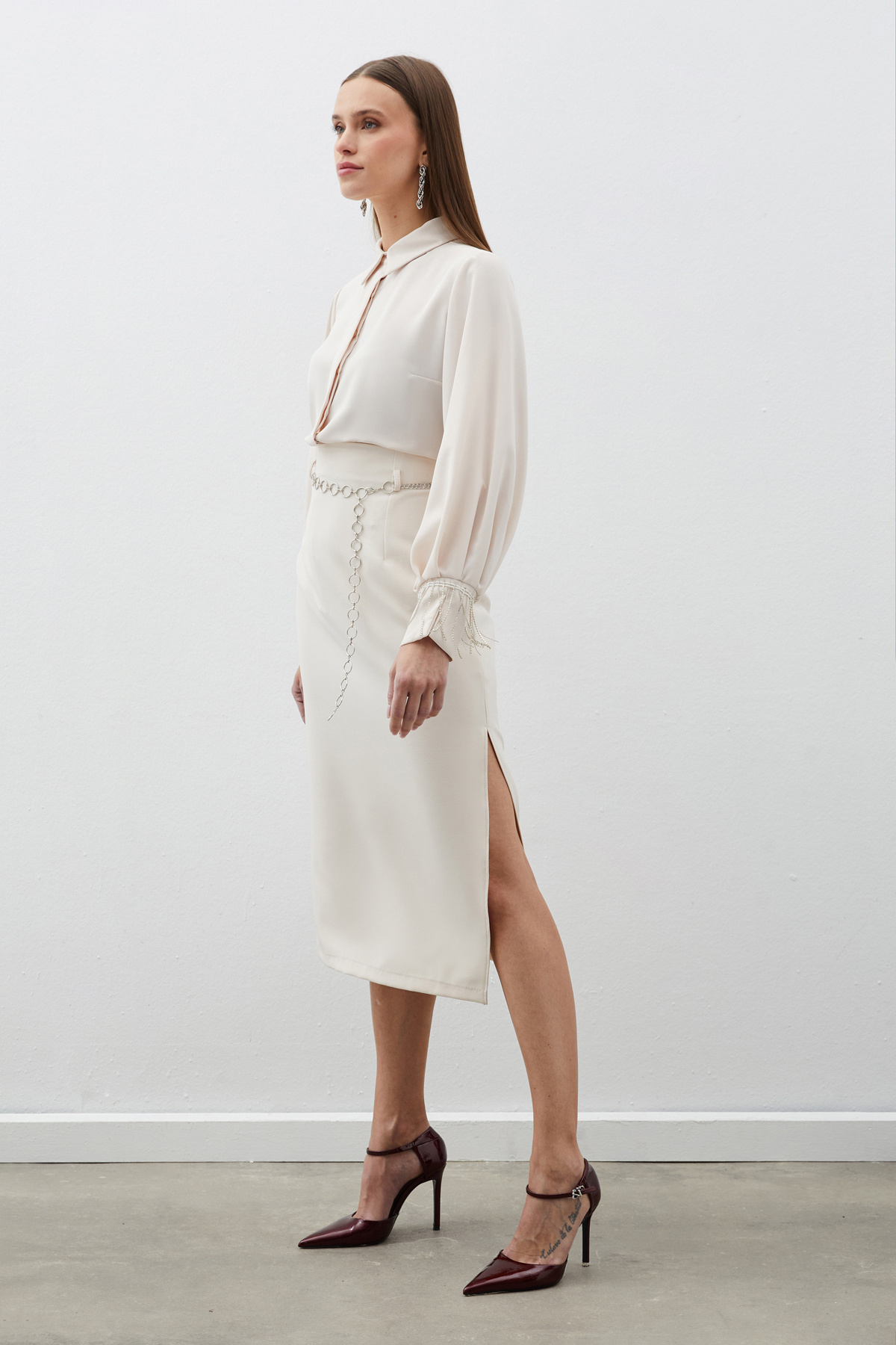 Manşetleri Aksesuarlı Gömlek - BEJ