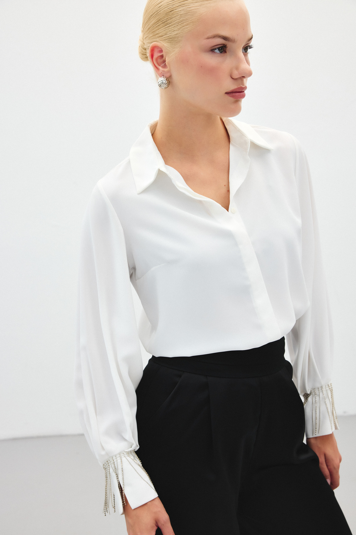 Manşetleri Aksesuarlı Gömlek - Ekru