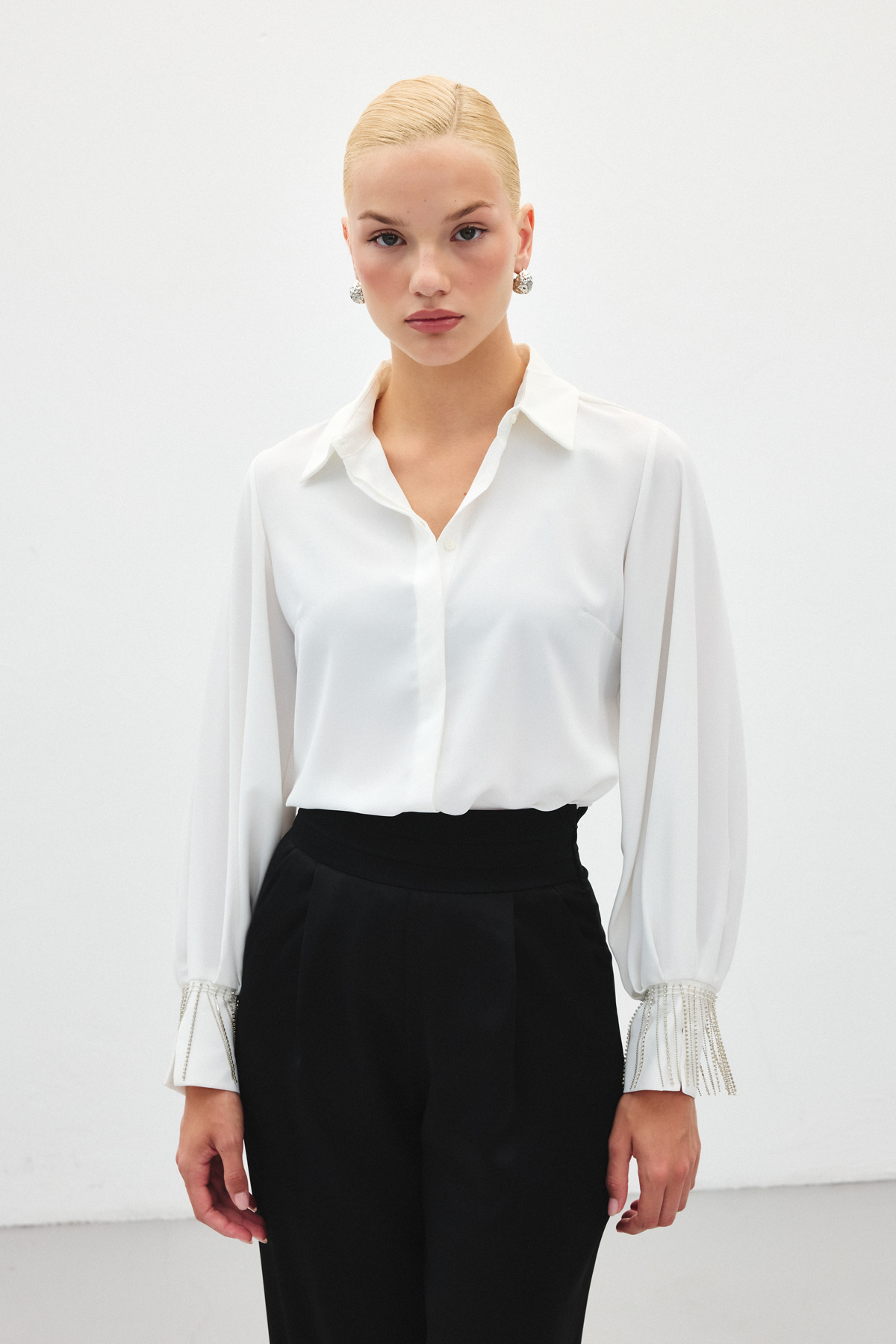 Manşetleri Aksesuarlı Gömlek - Ekru