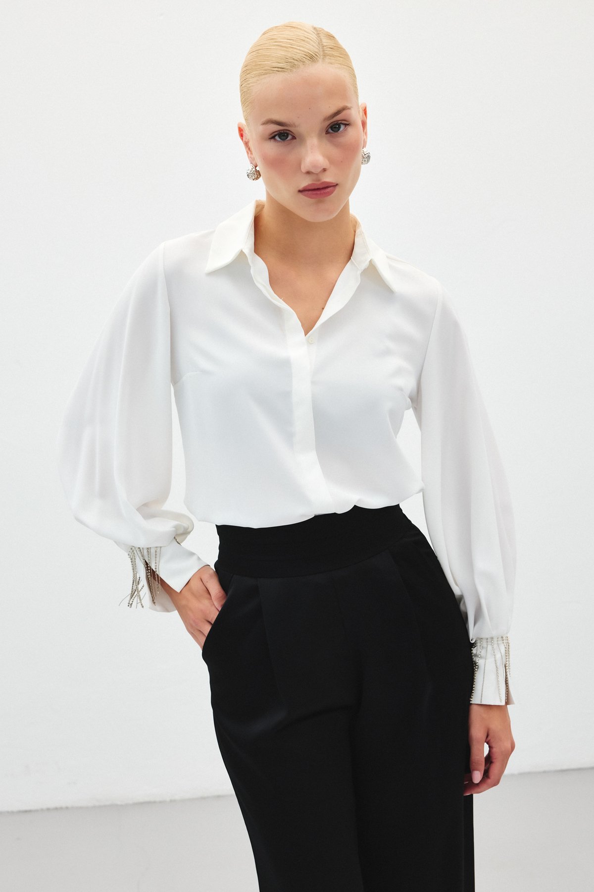 Manşetleri Aksesuarlı Gömlek - Ekru