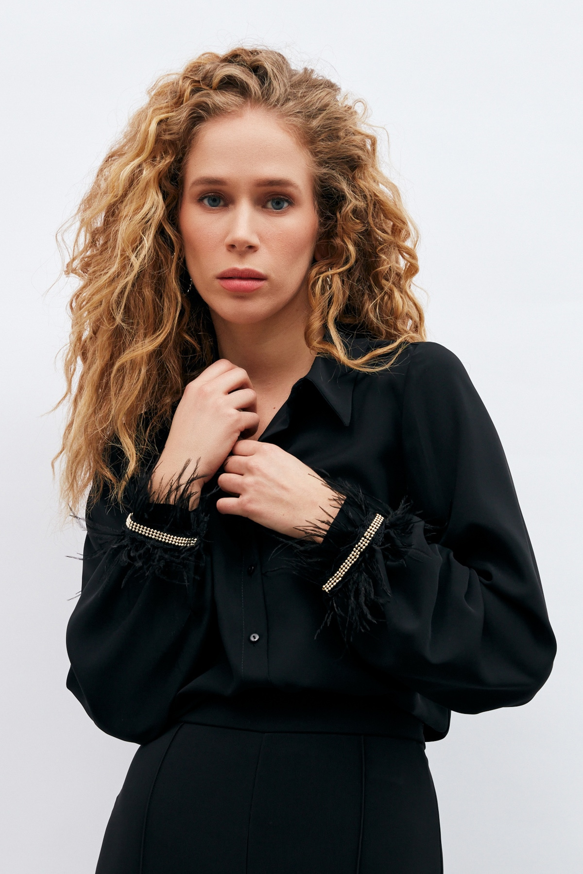 Manşetleri Aksesuarlı Gömlek - SİYAH