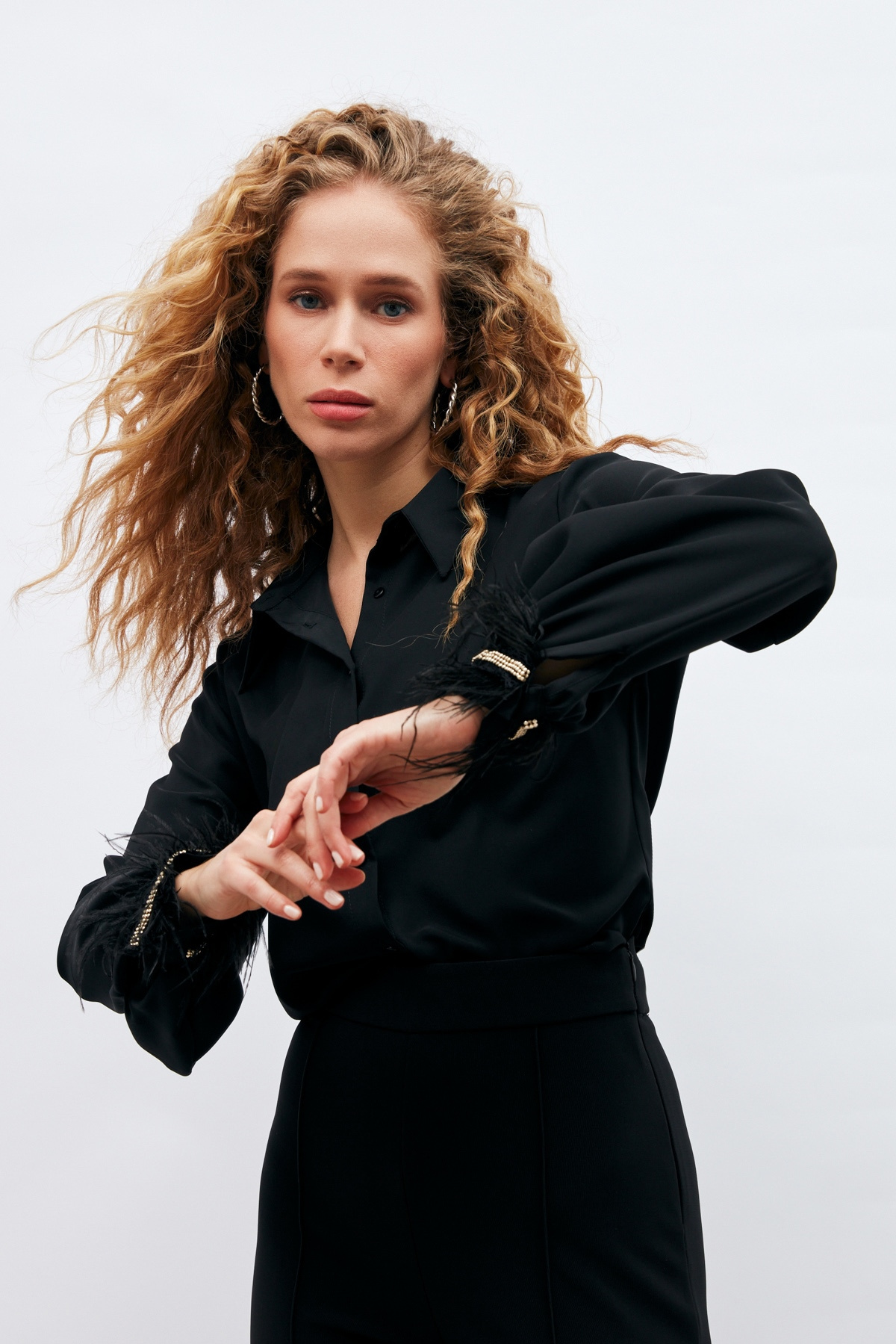 Manşetleri Aksesuarlı Gömlek - SİYAH