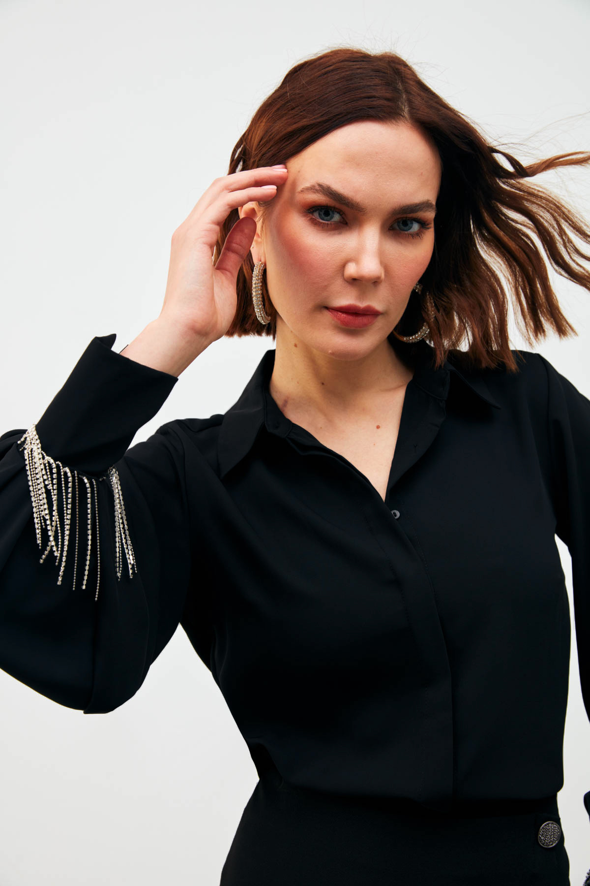 Manşetleri Aksesuarlı Gömlek - SİYAH