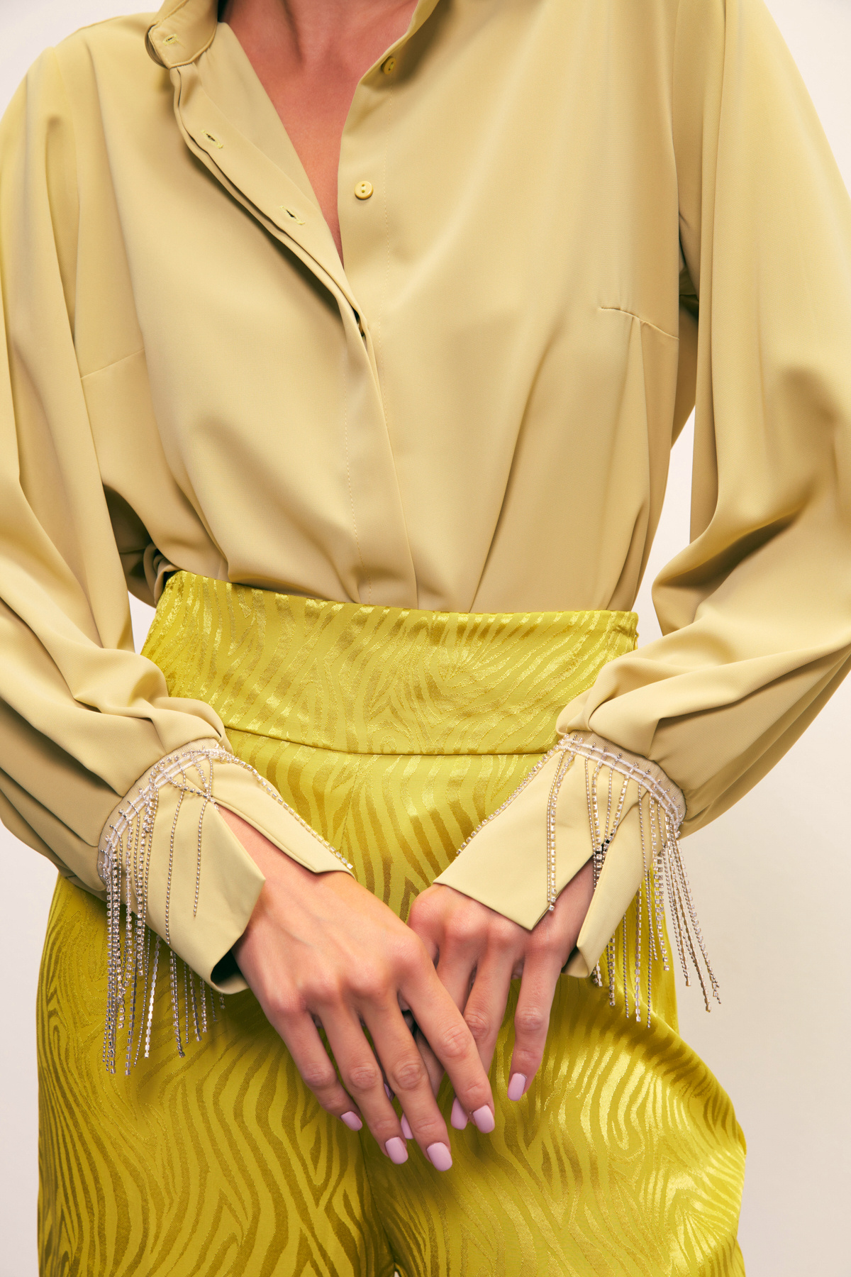 Manşetleri Aksesuarlı Gömlek - YAĞ YEŞİLİ