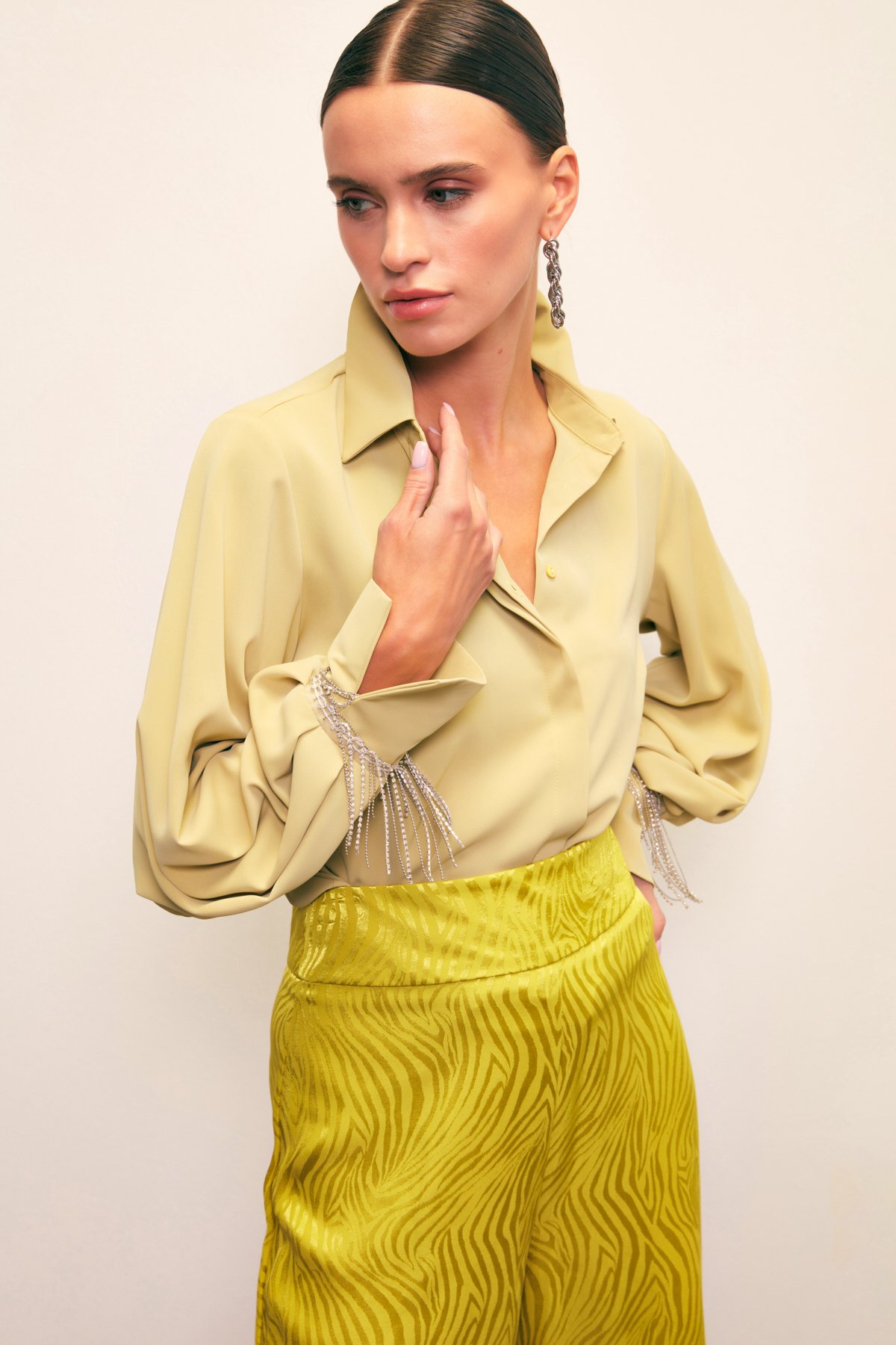 Manşetleri Aksesuarlı Gömlek - YAĞ YEŞİLİ