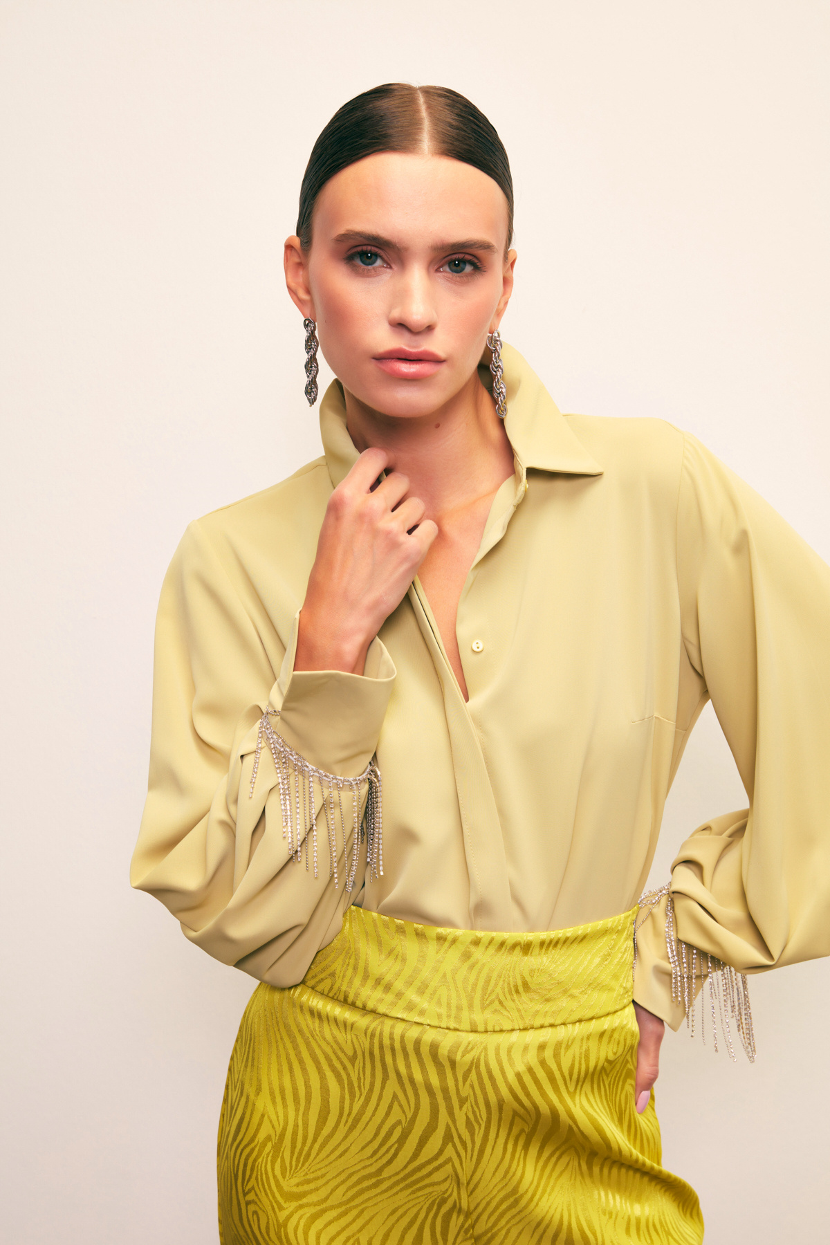 Manşetleri Aksesuarlı Gömlek - YAĞ YEŞİLİ