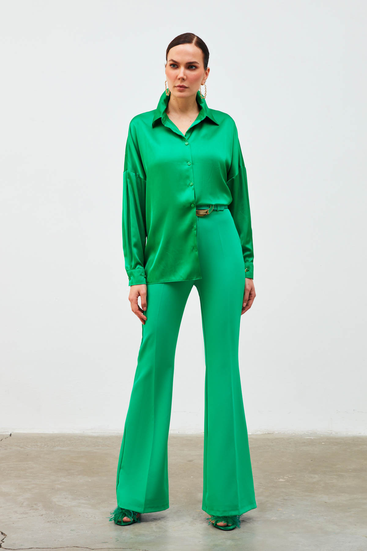 Manşetleri Zincir Aksesuarlı Saten Gömlek - YEŞİL