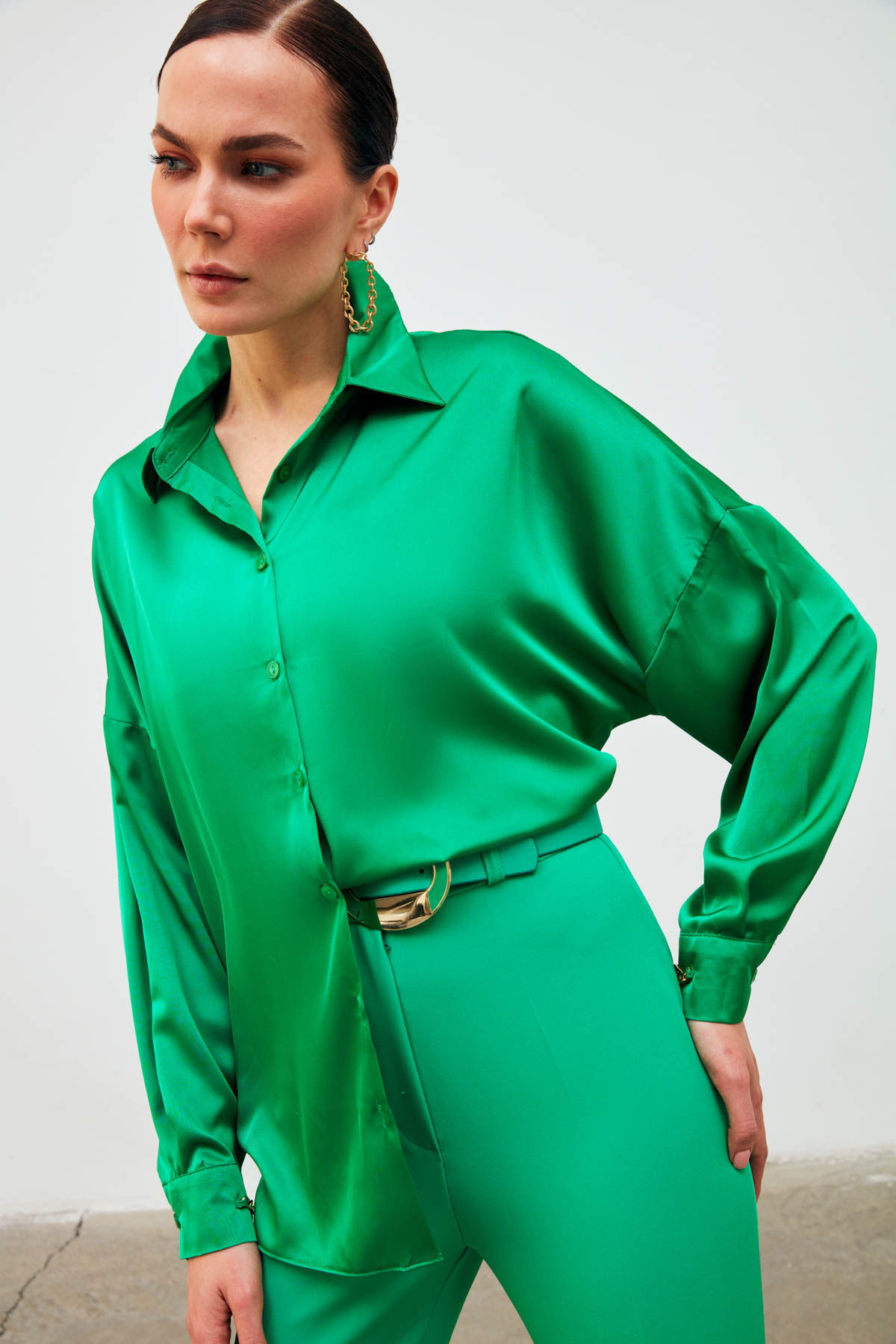 Manşetleri Zincir Aksesuarlı Saten Gömlek - YEŞİL