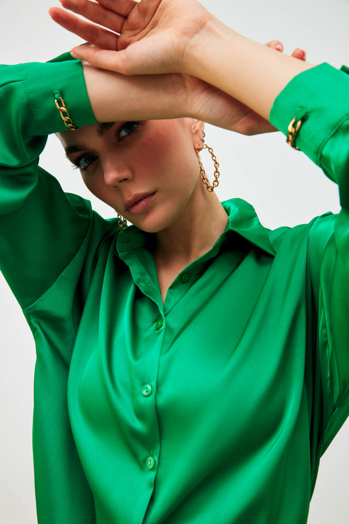 Manşetleri Zincir Aksesuarlı Saten Gömlek - YEŞİL