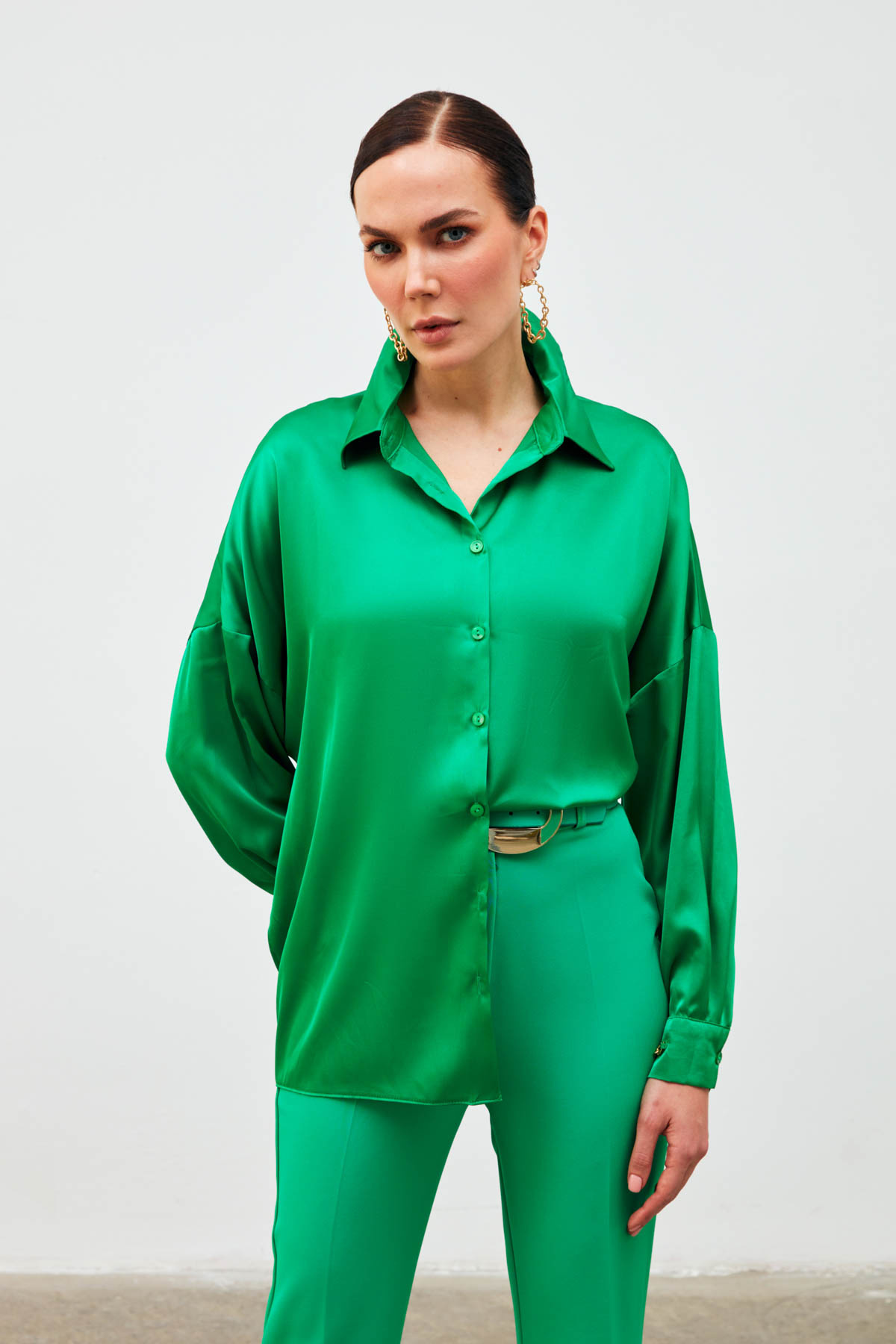 Manşetleri Zincir Aksesuarlı Saten Gömlek - YEŞİL
