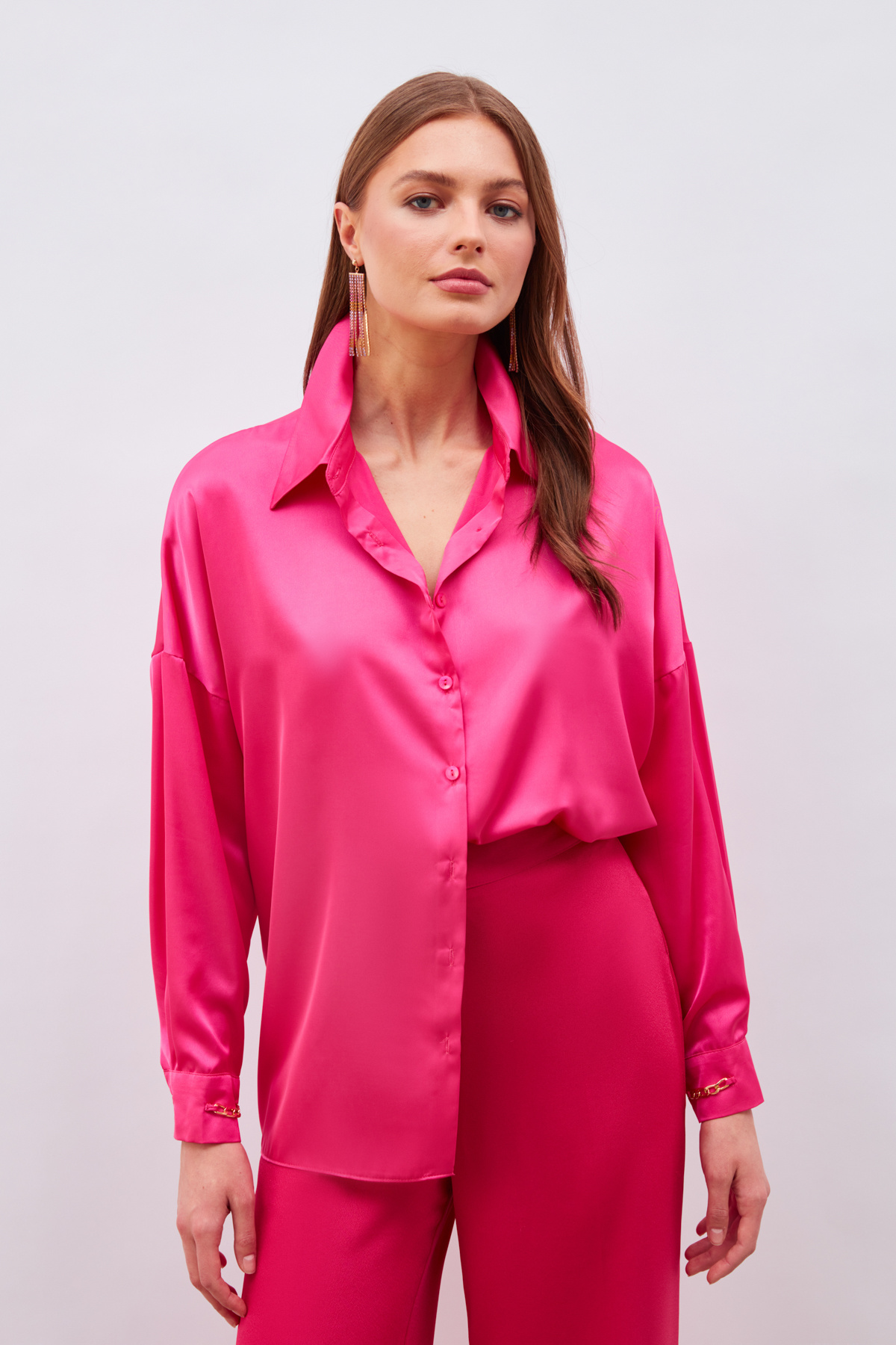 Manşetleri Zincir Aksesuarlı Saten Gömlek - FUŞYA