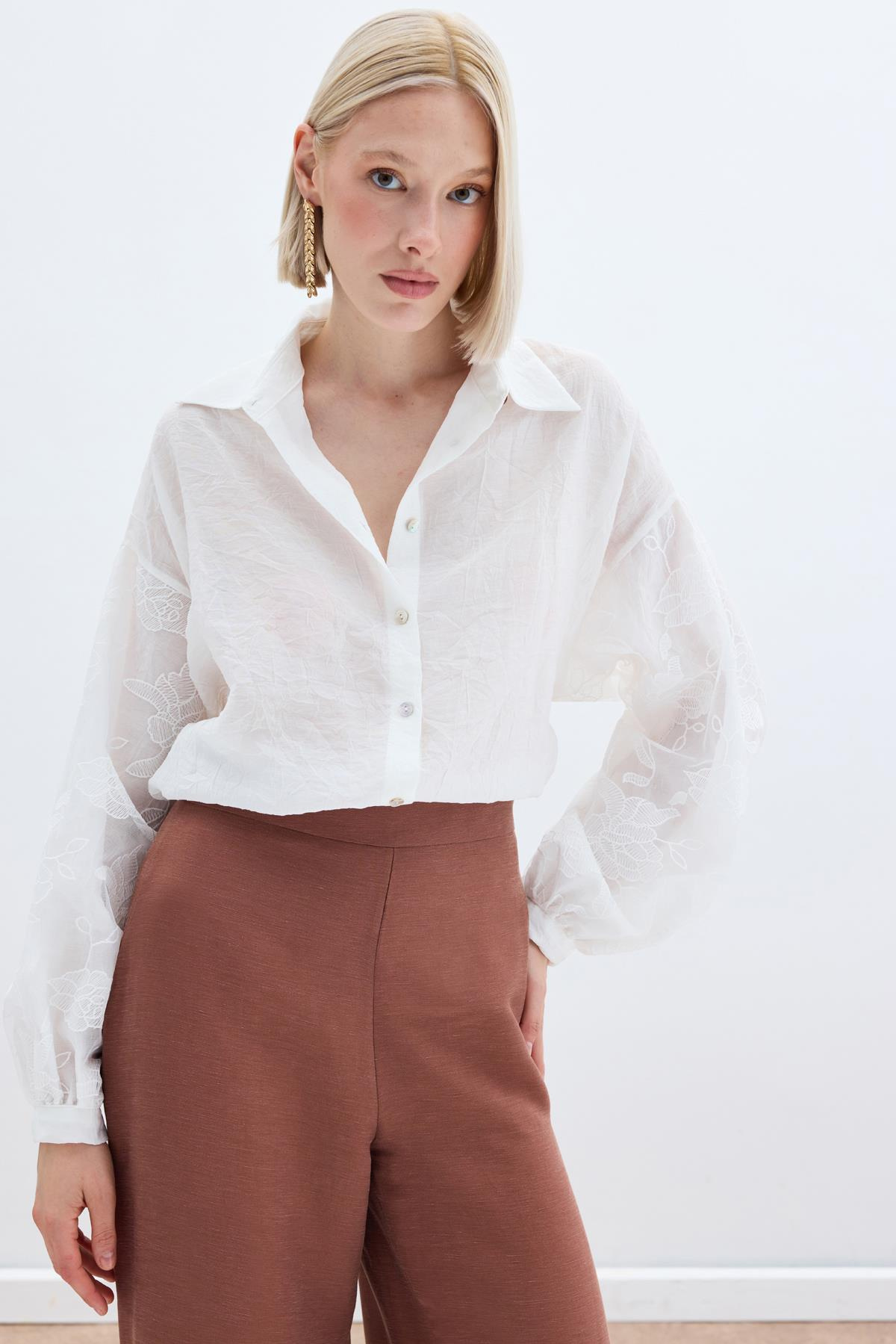 Nakış Detaylı Kraşlı Gömlek - Ekru