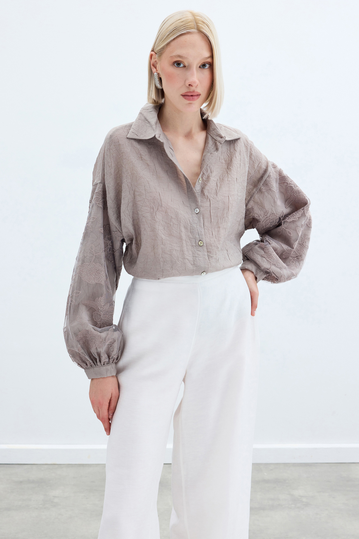 Nakış Detaylı Kraşlı Gömlek - Vizon